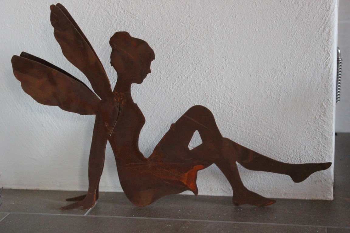 Saremo Fée elfe Ange assis en métal patiné avec double ailes - Longueur : 60 cm - Hauteur : 40 cm