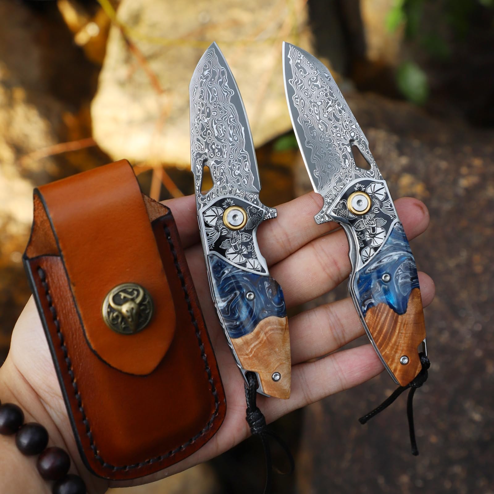 Taschenmesser aus Damaszenerstahl，Klappmesser für Männer und Frauen，Mit Lederscheide，Griff aus Harz und Ahornholz，Geeignet für Outdoor-Camping, Wandern und Angeln EDC-Messer