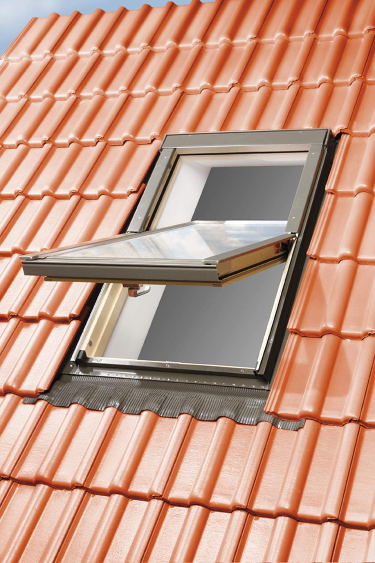 Ventana de techo OptiLight B de 55 x 98 cm, madera lacada transparente, ventana oscilante con doble acristalamiento | valor U de ventana: 1,3 | incluye marco