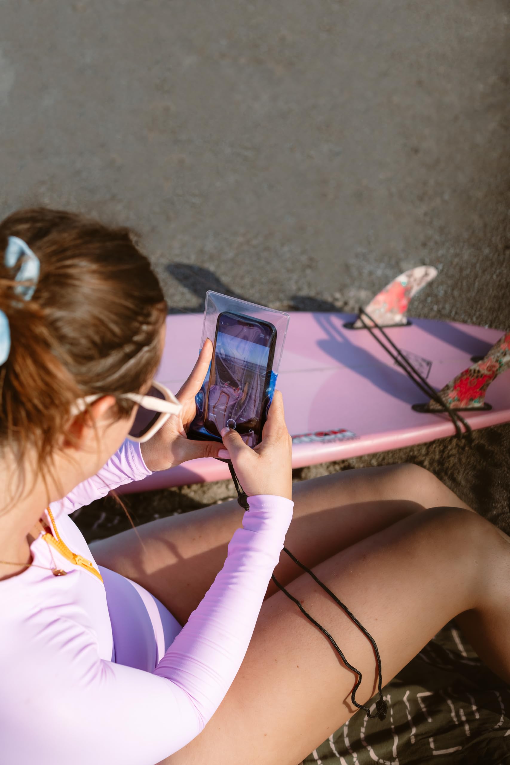 Aquapac Duże rozmiary wodoodporne etui na telefon z kablem - iPhone/Android, wyprodukowane w Wielkiej Brytanii, idealne na wędrówki, MTB, bieganie, akcesoria podróżnicze, średni/niebieskie