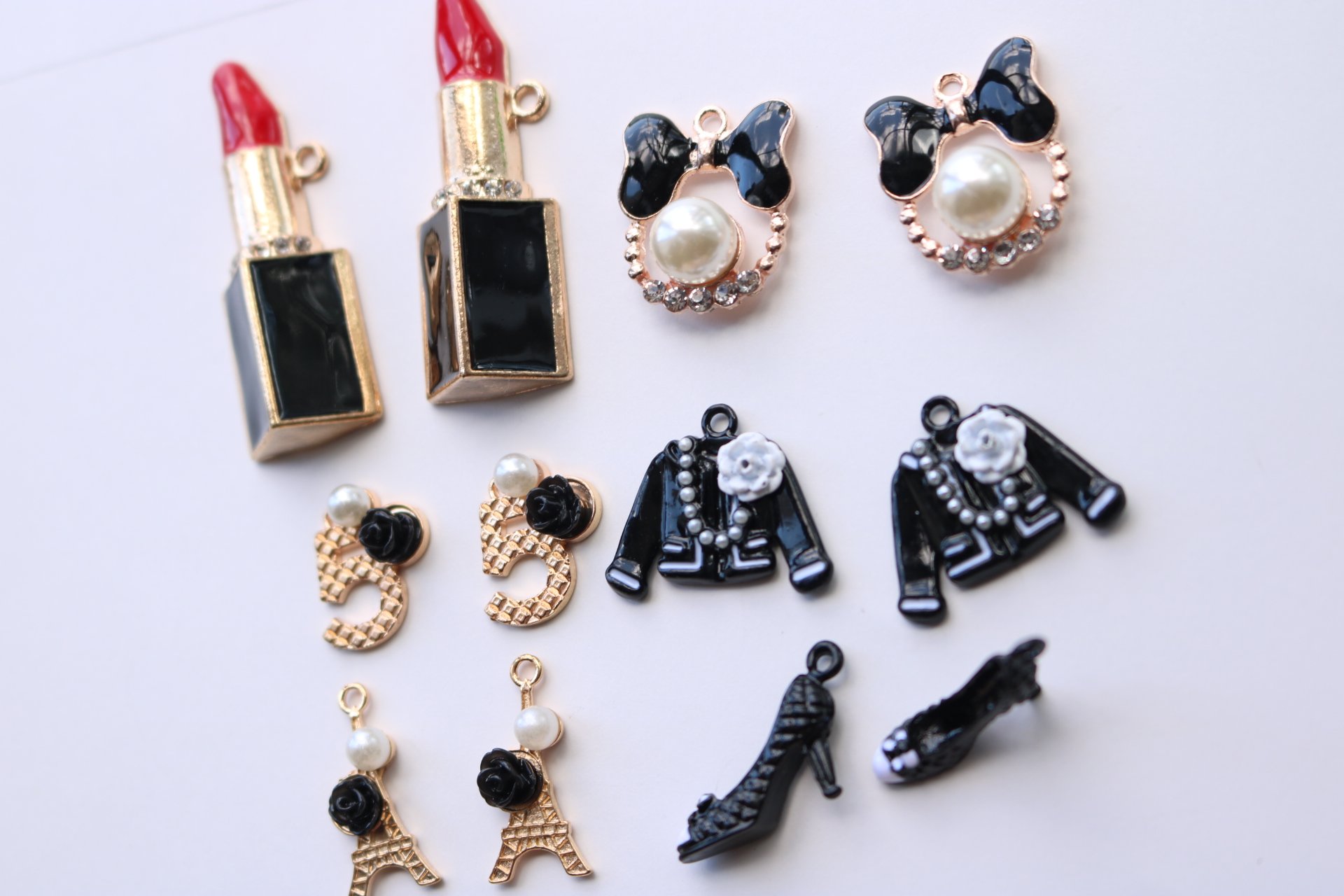 Amazon | 【ハンドメイド素材店】(黒系・12個)お洒落 チャーム  