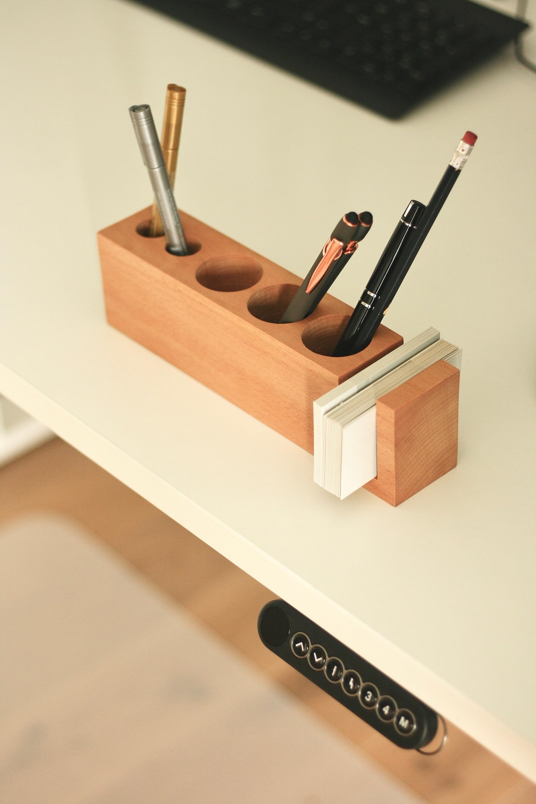 Organizer Scrivania Yanavee - Portapenne, Supporto Telefono, Magnetico, In Legno E ABS