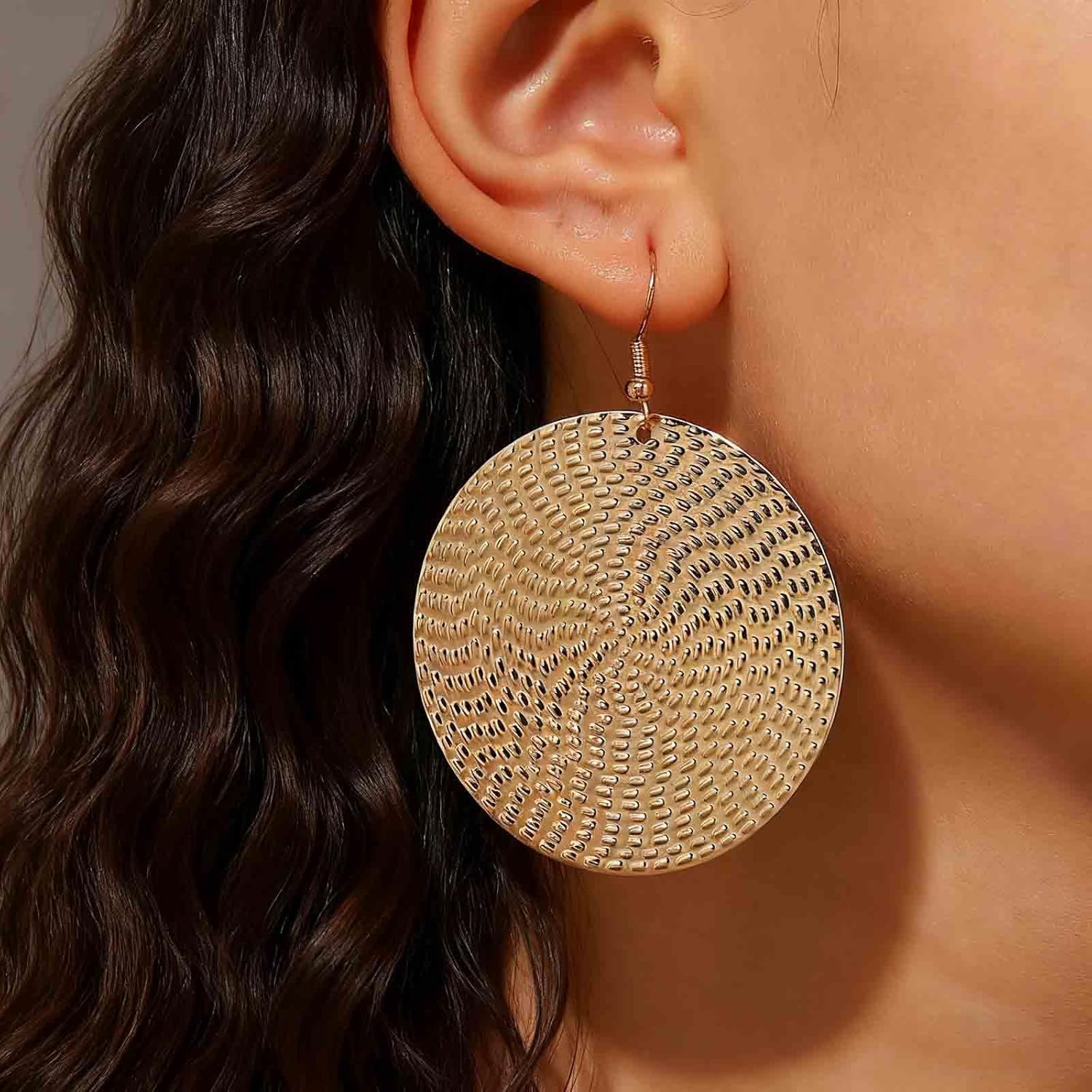 Boho Exaggerate Disc Earrings Gold Disc Drop Earrings Vintage Textured Coin Dangle Earrings Lightweight Circle Hook Earrings Jewelry for Women - Image 4