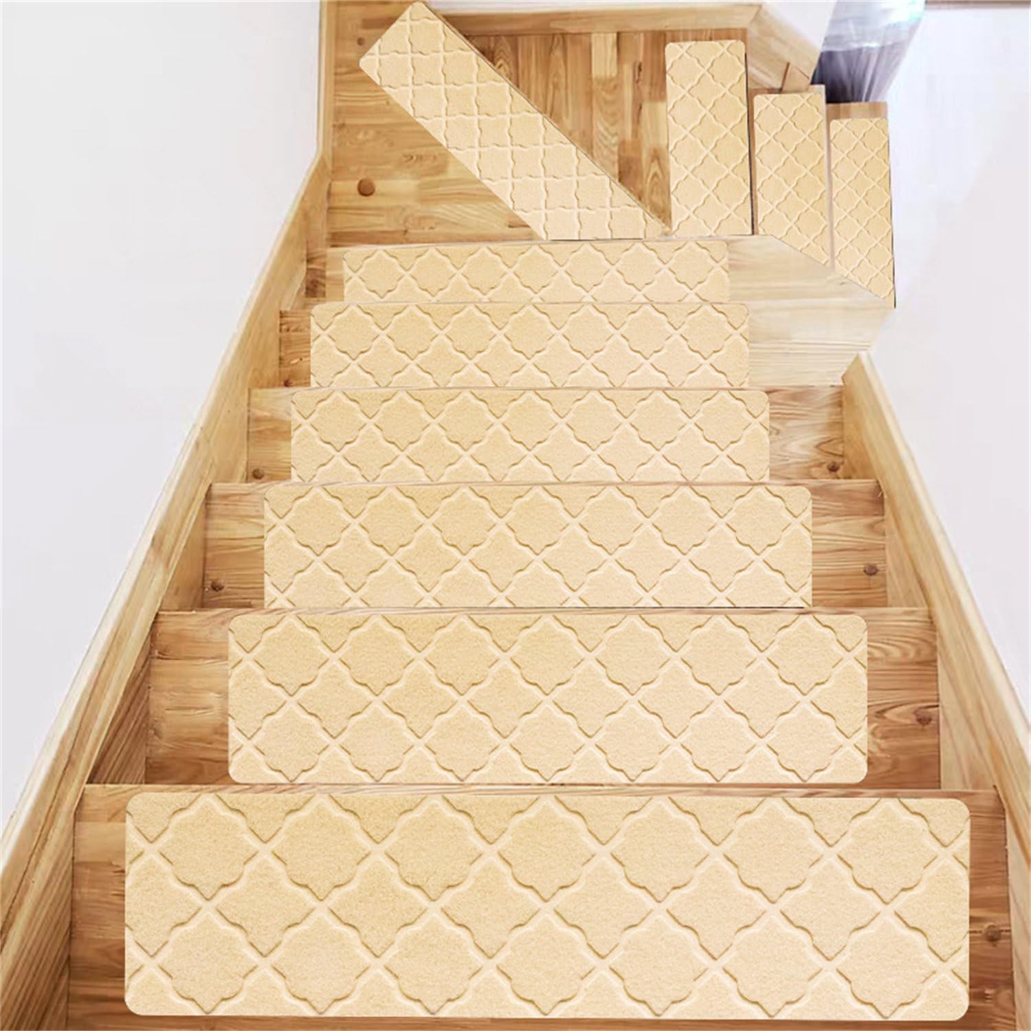 Odot Tapis Escalier, Classique Tapis Escalier Antidérapant, Muet Moquette Escalier Lavable en Machine, Marchettes d'Escalier Auto-Adhésif, pour Enfants, Aînés et Animaux (Beige,15 pièces)