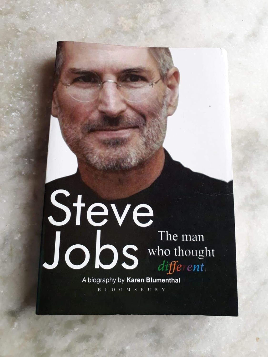 Steve Jobs The Man Who Thought Different Karen Blumenthal Amazon.in