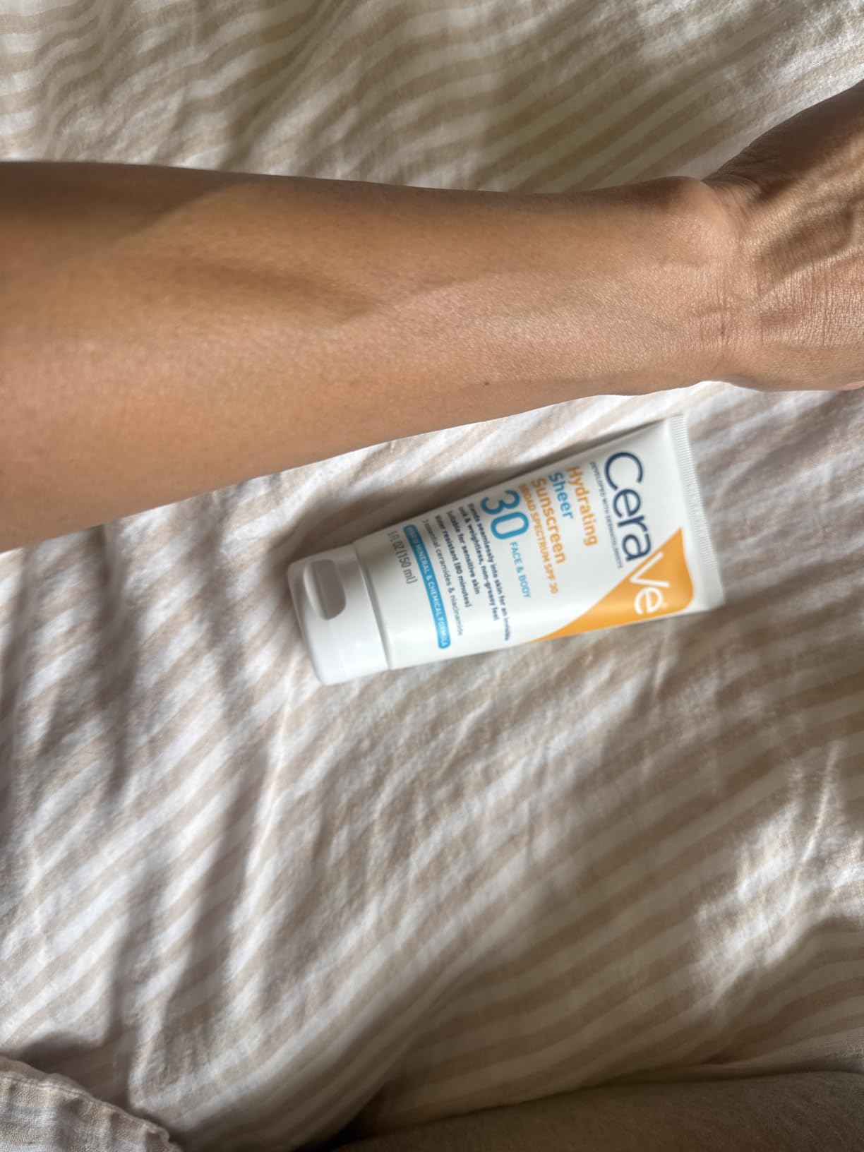CeraVe Hydrating Sheer Sunscreen with SPF 30 for Face and Body, Mineral & Chemical Sunscreen for Men & Women with Zinc Oxide, Hyaluronic Acid and Ceramides, Paraben-Free + Fragrance-Free, 3 Ounces