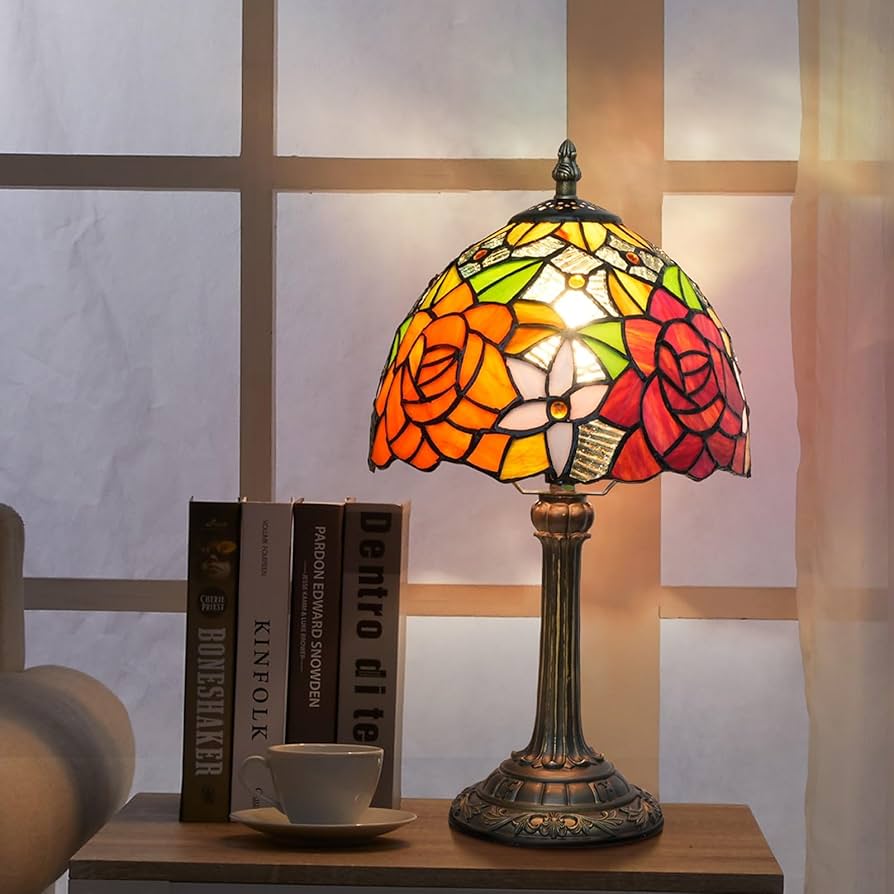 小型　ステンドグラス　ベッドサイドランプ　卓上ランプ Amazon.co.jp : ティファニースタイルランプ 8インチ ステンド