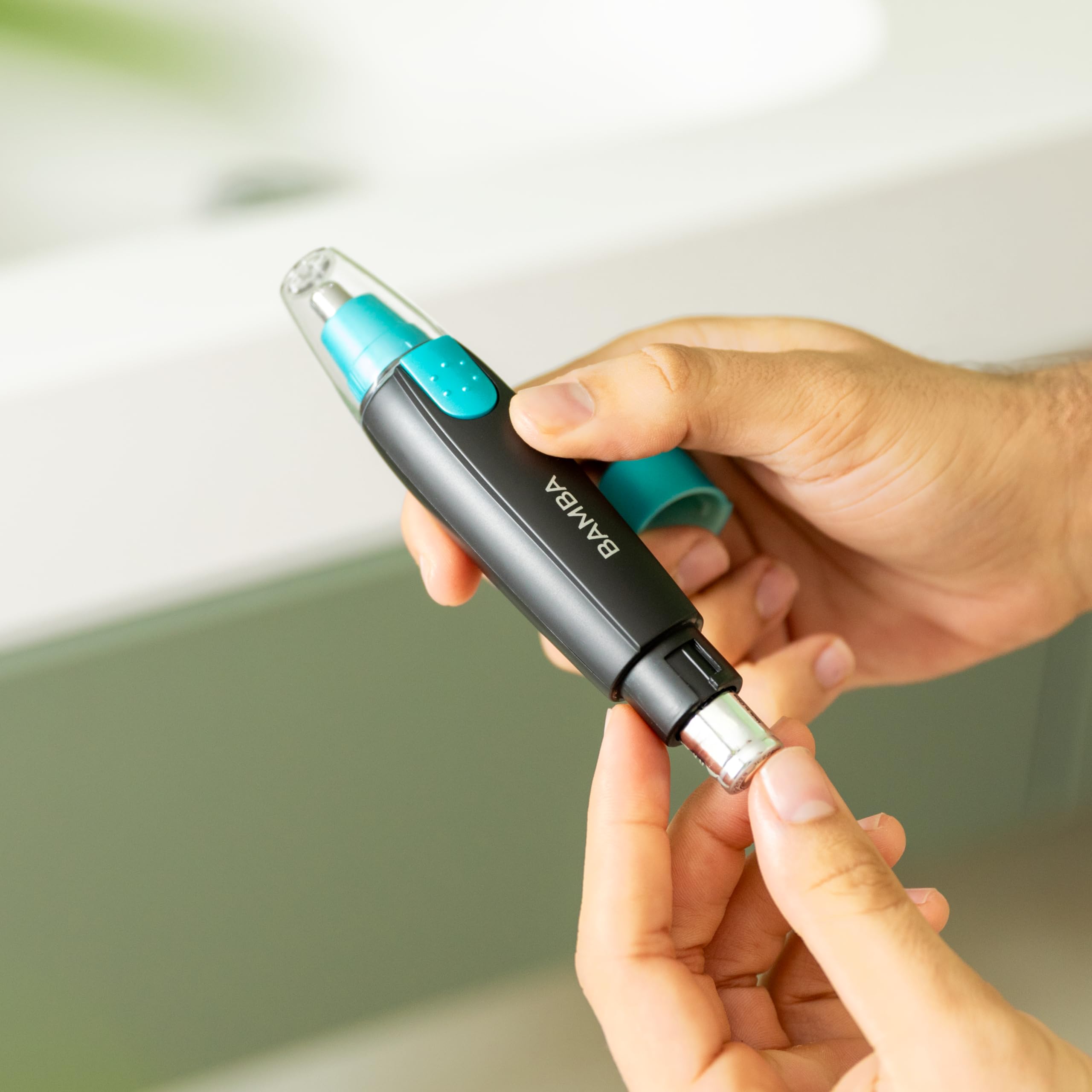 Cecotec Bamba PrecisionCare NoseTrim bezprzewodowa maszynka do strzyżenia włosów w nosie i uszach, z ostrzem ze stali nierdzewnej, ergonomicznym wzornictwem i osłoną ochronną. Zasilanie bateryjne