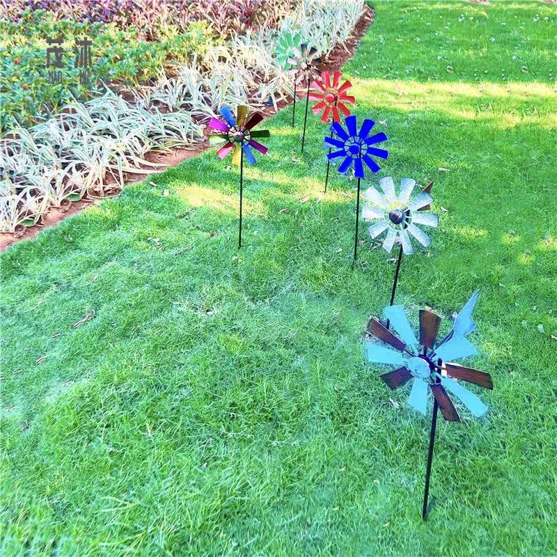 Windmolen winter | Metalen tuinstekers – unieke decoratie voor tuin en border
