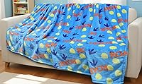 Vista 2 de Manta azul para niños con huellas de dinosaurio, 50 x 60 pulgadas, suave y acogedora manta de dinosaurio para sofá cama, manta de felpa con temática