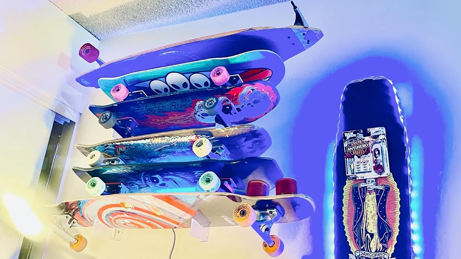 Wall-Mounted Skateboard Mount - Space-Saving Horizontal Display Rack for Secure Skateboard Storage & Decoration