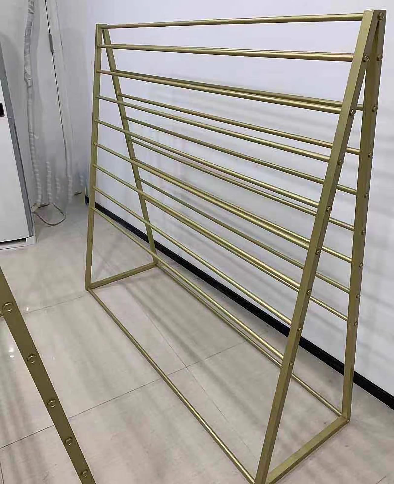 Espositore per Sciarpe in Metallo a Doppia Faccia - Scaffale autoportante e Mobile per riporre Abiti, Coperte e Asciugamani (60x40x145 cm) - Ideale per Negozi, Boutique e arredamen