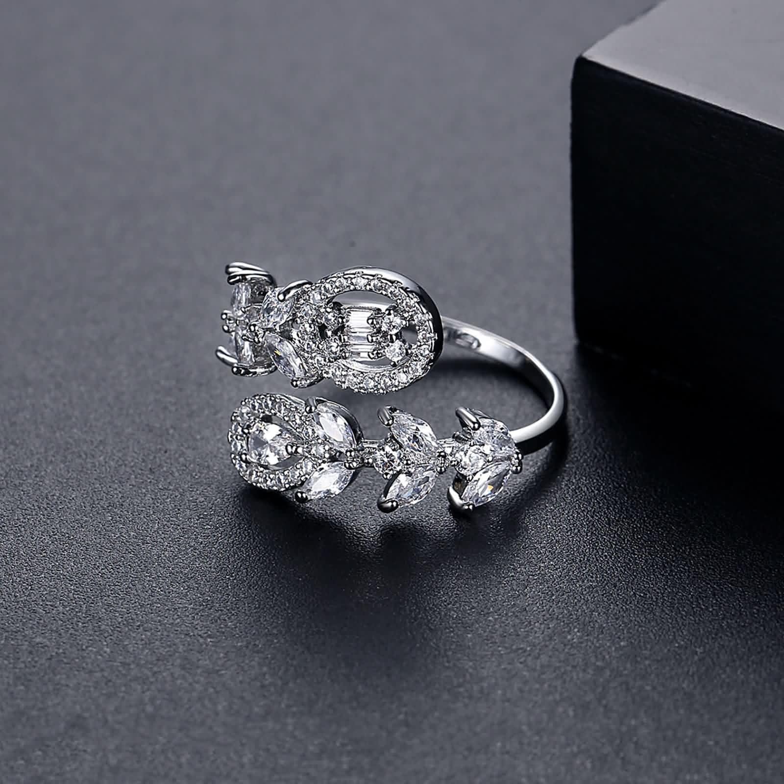 Anello Oro Bianco Donna, Anelli Matrimonio in Oro Bianco da Donna Fiore con Moissanite Bianco