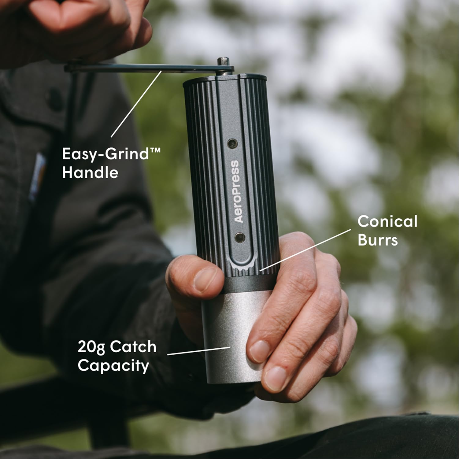 Ręczny Młynek do Kawy AeroPress - Przenośny młynek z korbką z tytanowymi żarnami stożkowymi, 60 ustawień mielenia, kompaktowy młynek podróżny do AeroPress, espresso i French Press