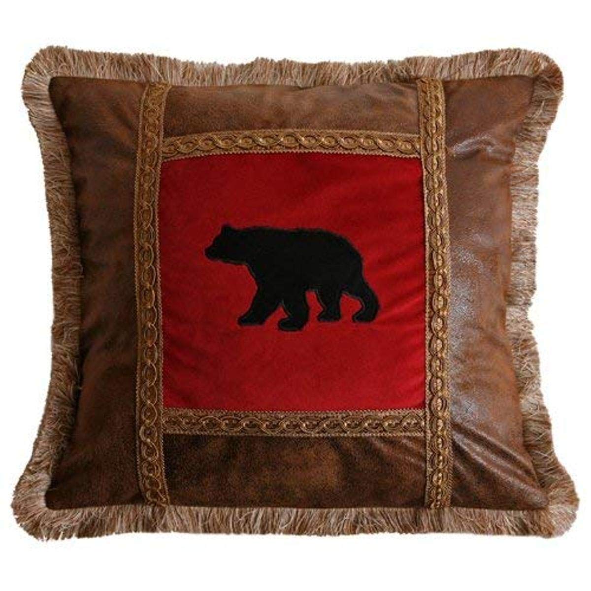 Coussin Carstens Applique Bear Pillow en velours rouge et simili cuir pour décoration de chalet