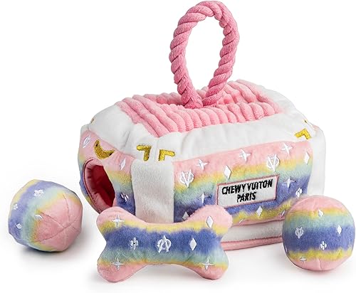 Haute Diggity Dog Chewy Vuiton - Casa de actividades interactiva para tronco rosa, juguetes de peluche para perros con chirriador interactivo, disponible en Yaxa Peru