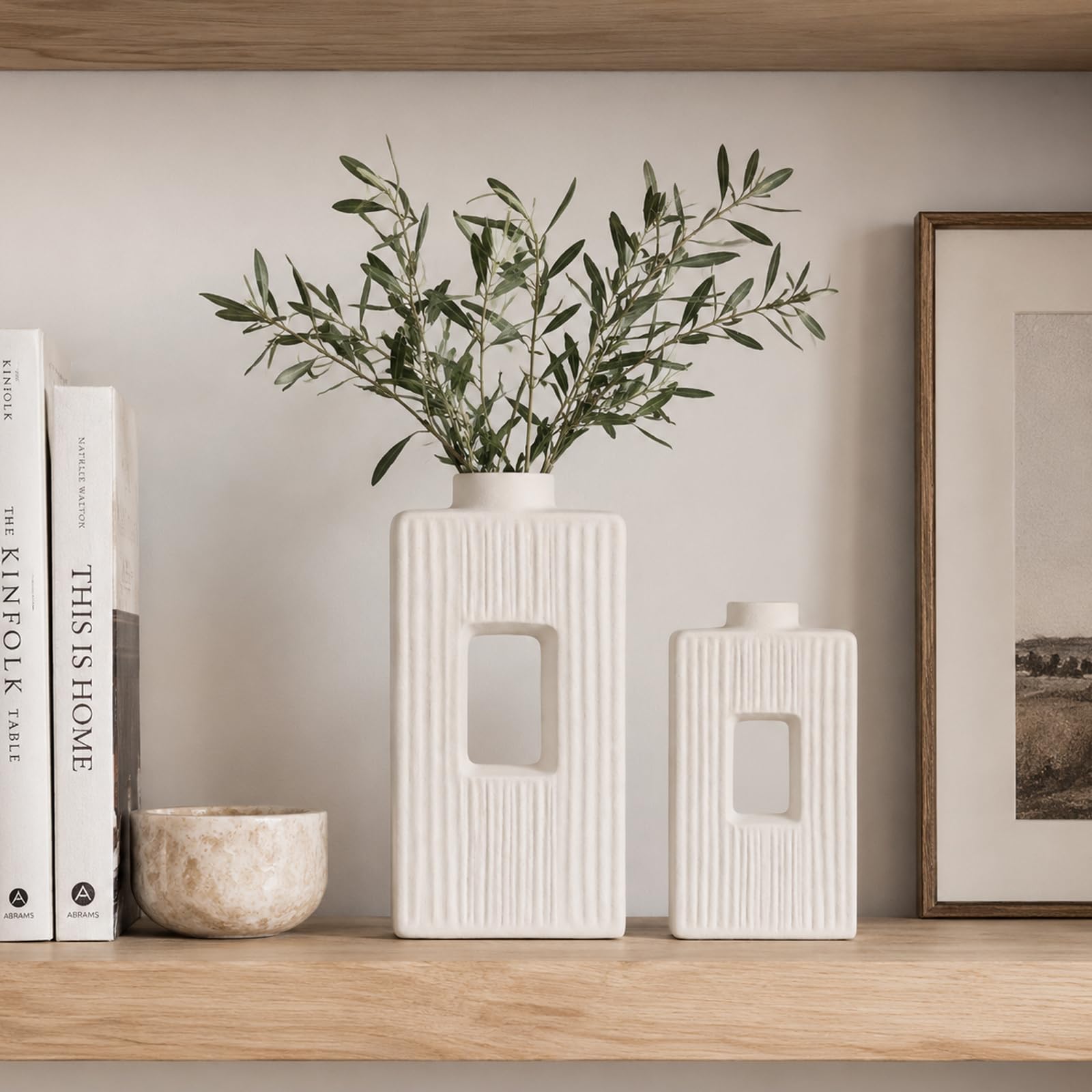 Weiße Keramikvase, 2er-Set, für Heimdekoration, moderne gerippte, hohle Vasen, dekoratives weißes Vasen-Set für Regal, Kaminsims, Couchtisch, Eingang, Wohnzimmerdekor