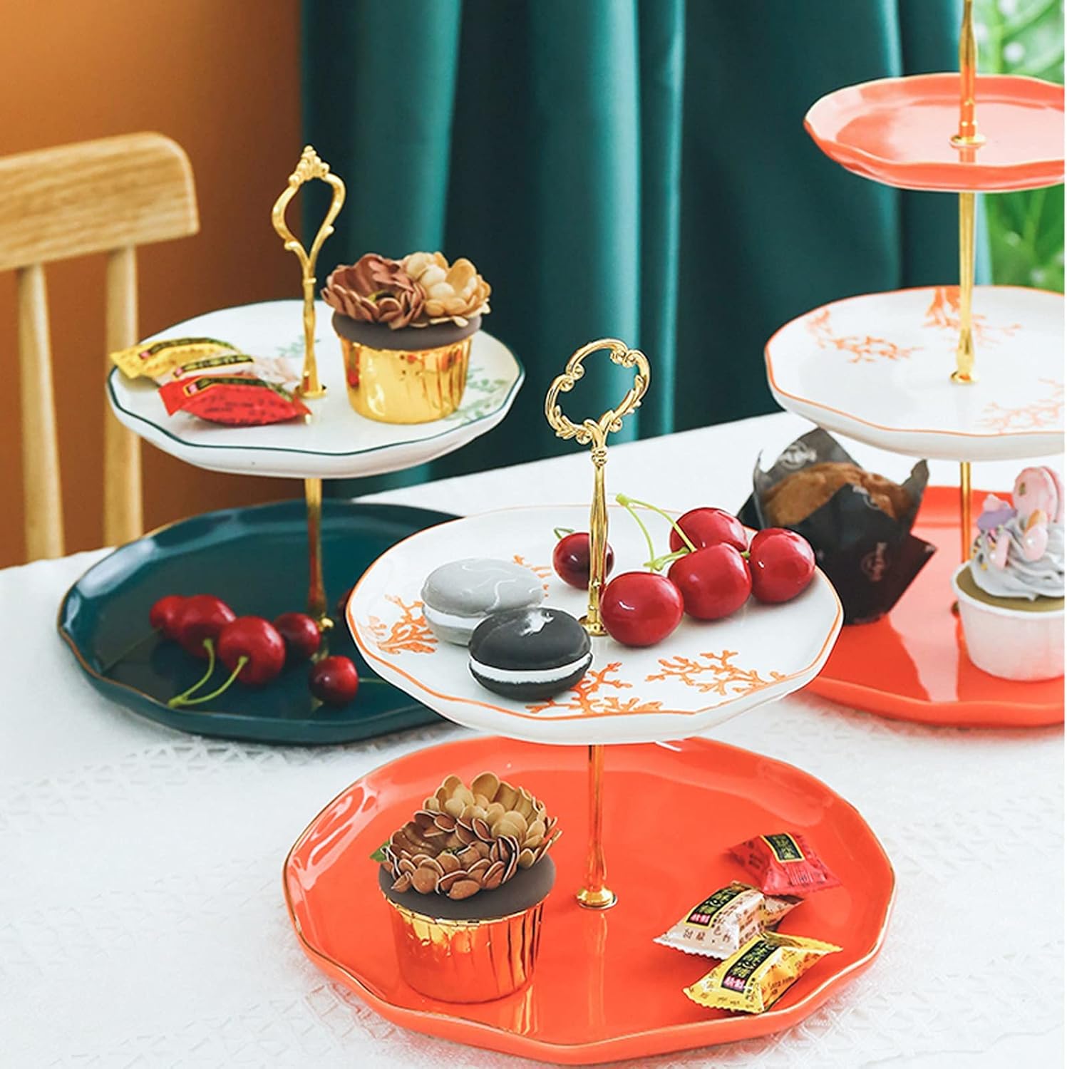 フルーツフルーツボウル 3段スタンド セラミック段付きサービングスタンド デザートフルーツスナックタワートレイ 結婚式 ホーム 誕生