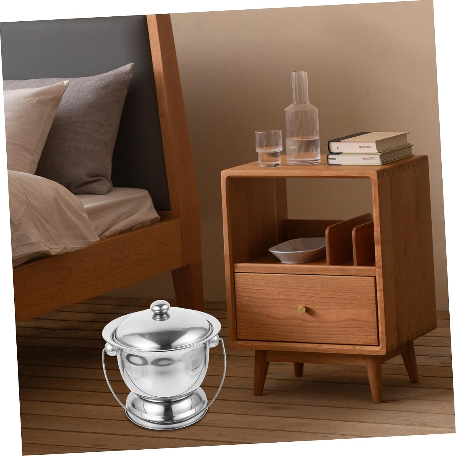 Chamber Pot with Lid for Home Use Urinal Spittoon Unisex Urine Bucket Lid Nighttime Urine Pot for Home Hospital and Travel