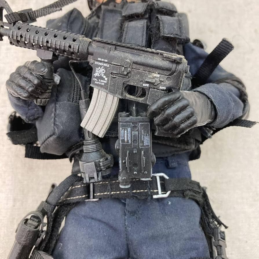 ミリタリーフィギュア 迷彩コート 武器付き Amazon.co.jp: ミリタリーフィギュア 軍服 迷彩 銃 カスタム