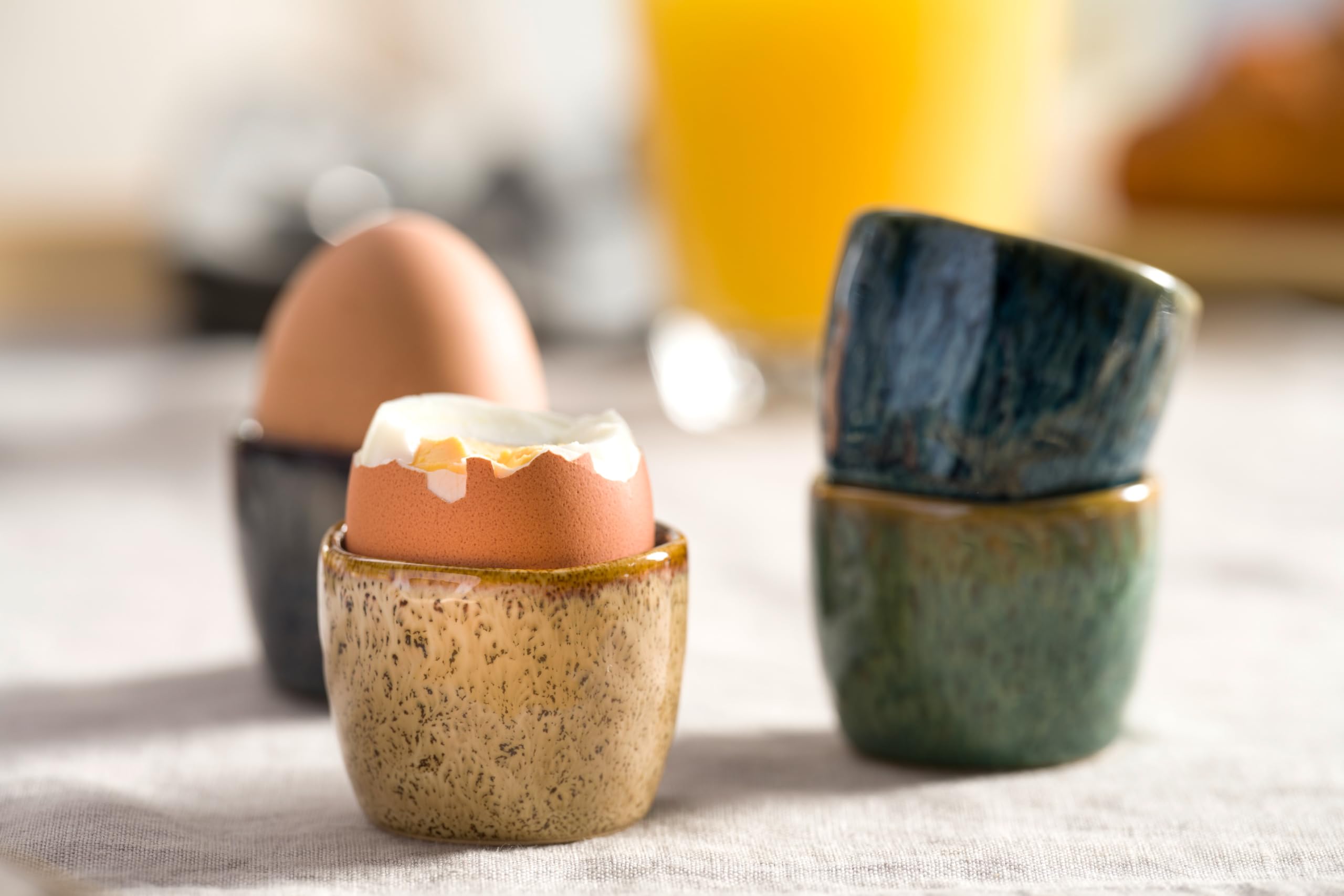 Leonardo Matera Eierbecher Set 6-teilig - Eier Becher aus Keramik - Durchmesser 5,2 cm, Höhe 4 cm - Einfach zu reinigen, spülmaschinenfest - 6er Set in anthrazit, 023045