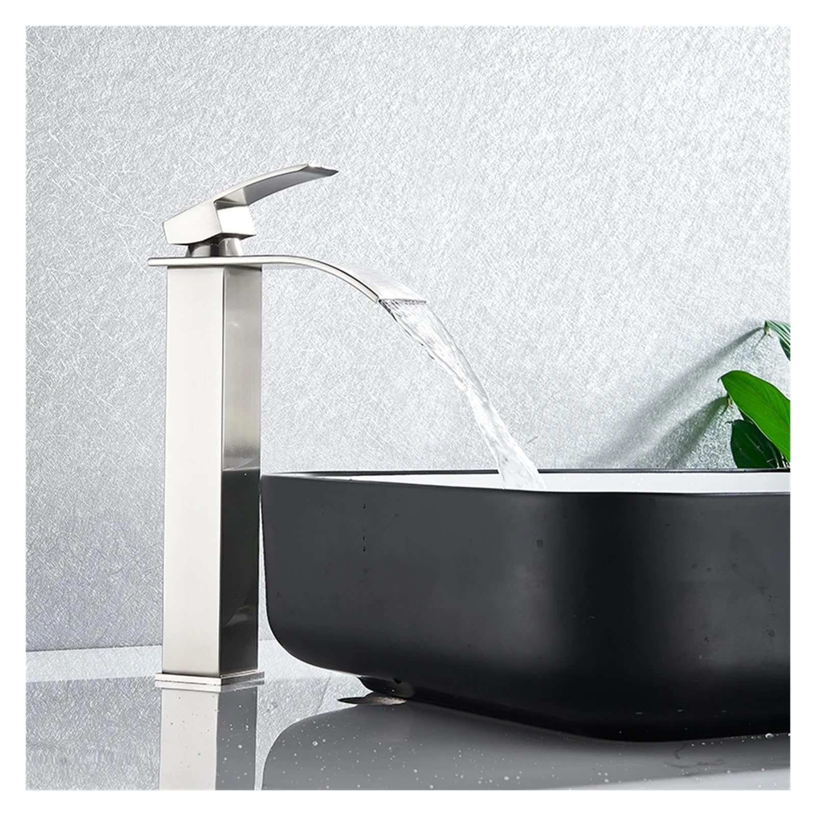 Robinet d'évier à poignée unique et cascade de salle de bains en laiton