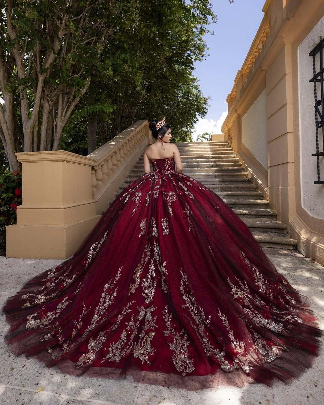 Gorgeous Gold Applique Quinceanera Dresses with Sleeves Strapless Quince Dress with Bow 3D Flower Tulle Sweet 16 Dress