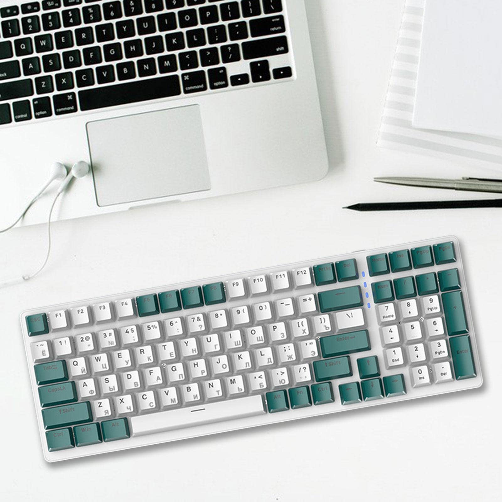Tastiera meccanica premium con illuminazione RGB per gli appassionati di giochi su PC, stile C