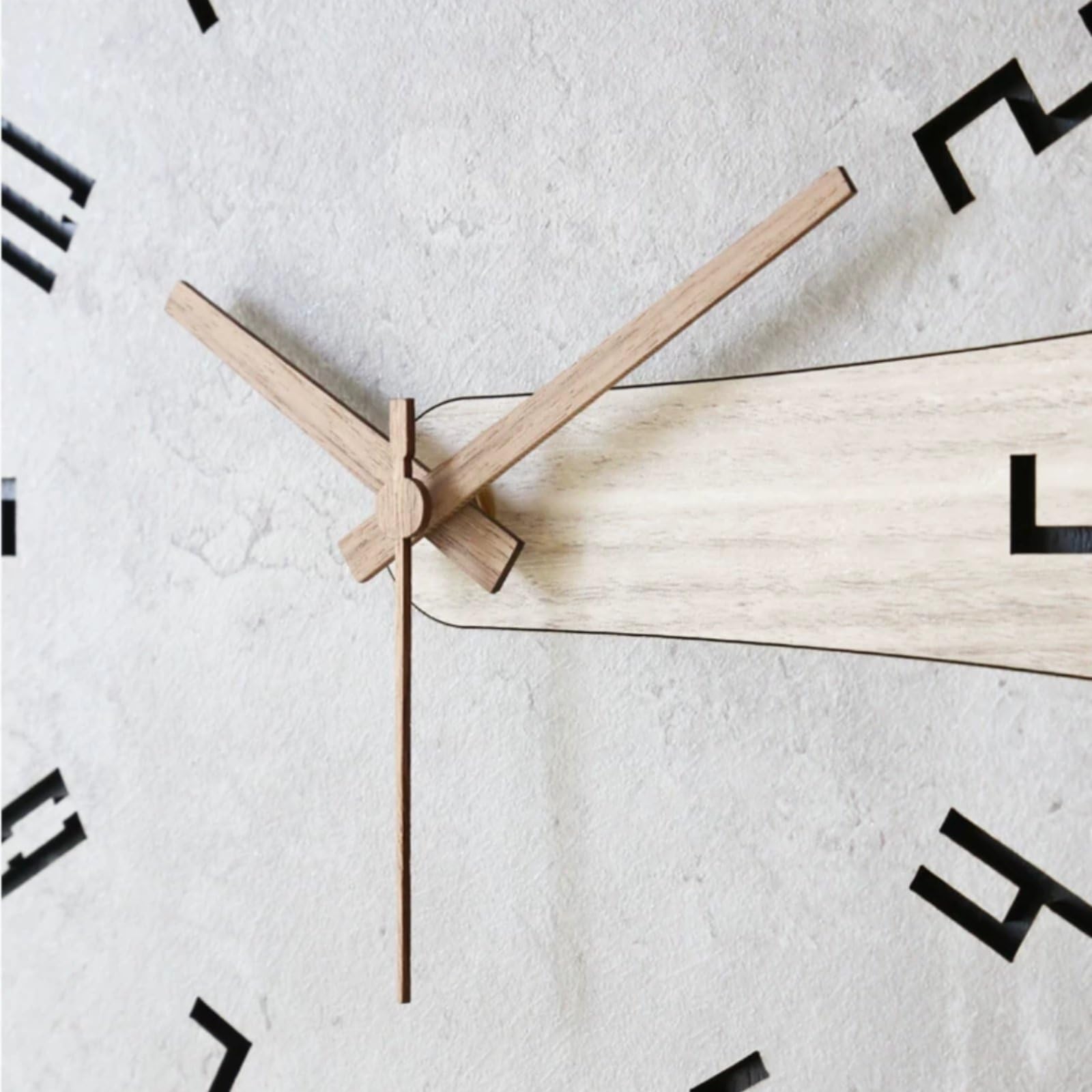 MagiDeal Reloj de Pared Montado Estilo Nórdico Reloj Colgante Reloj Silencioso Reloj Decorativo con Movimiento de Barrido Madera, Gris Romano con Textura De Piedra, 12 Pulgadas