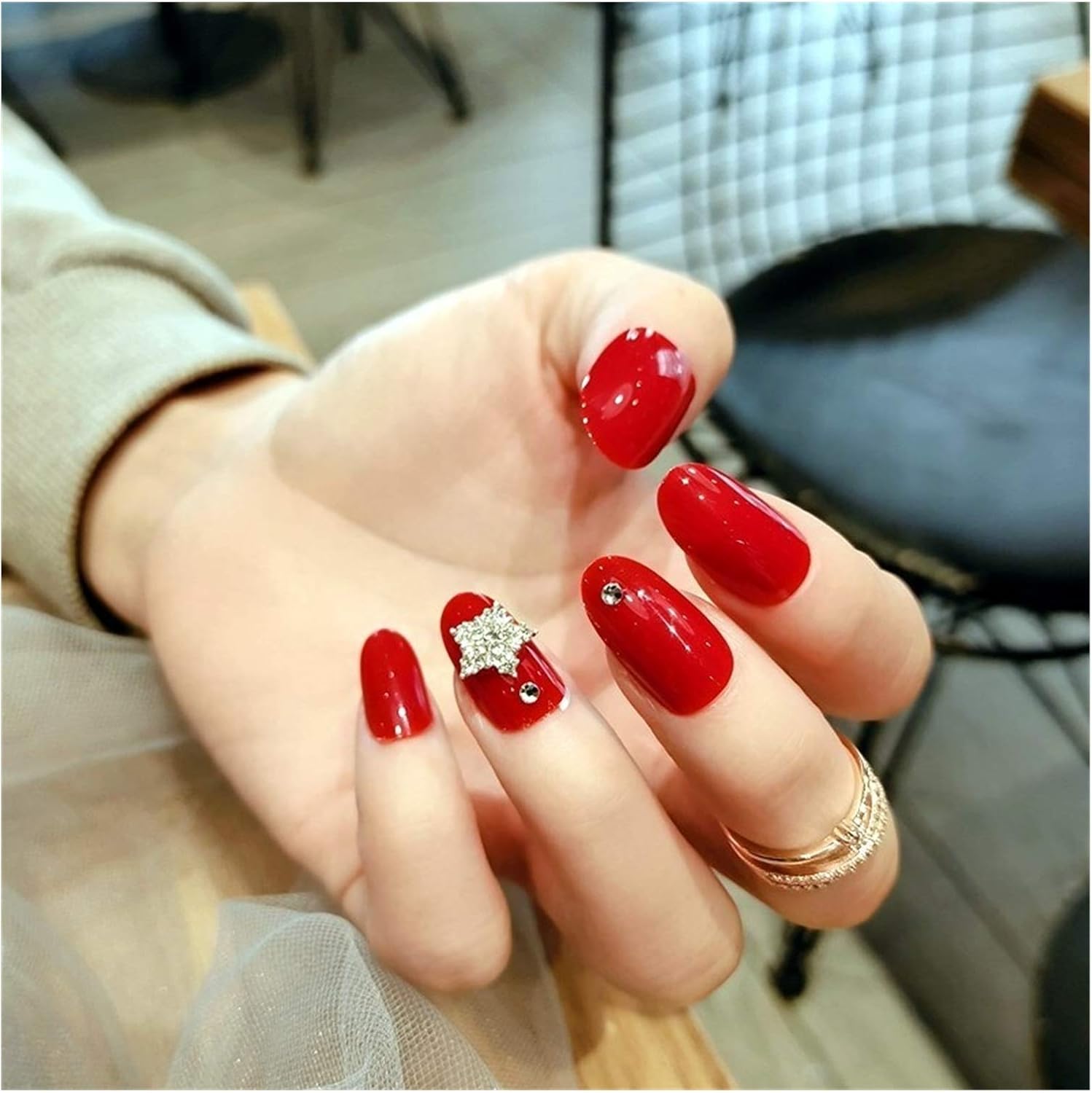 DANSHILONG Nail-Design 24pcs/Box Pre Decorated False Nails New Year Red Color Design with Drill Snowflake Manicure Patch Press On Nails with Glue (Color : As Show) : Beauty & Personal Care