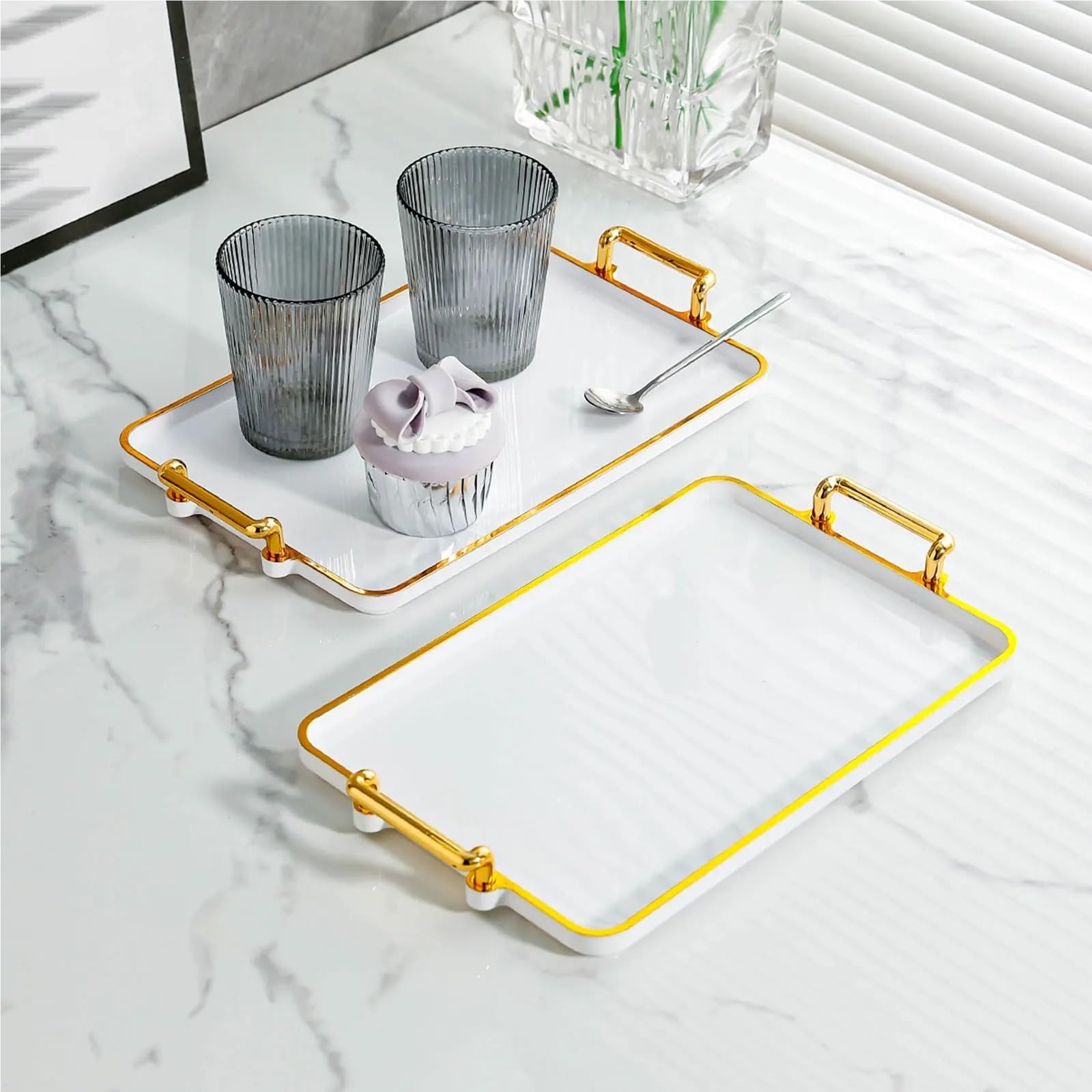Bandeja para Servir con Asas, Bandeja para Comer, Almacenamiento de cosméticos, Centro de Mesa Rectangular, Bandeja para Comida (Borde Dorado Blanco)