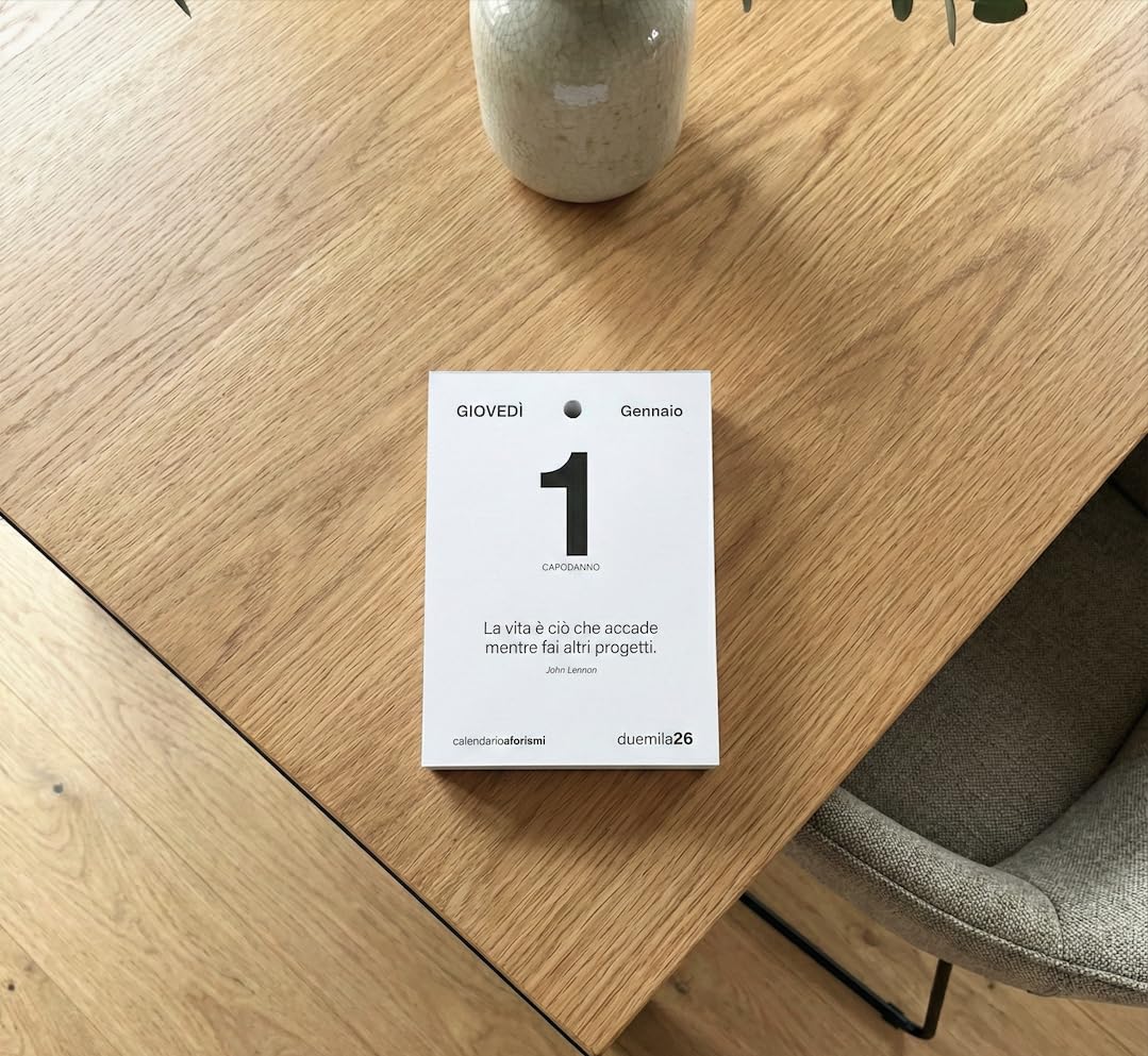 Ricambio Calendario 2026 da Scrivania Filosofico con Aforismi - Inserto Calendario Motivazionale a Strappo con Frasi Filosofiche da Scrivania | Idea Regalo Q&B Grafiche® (2026, Multipack 3 pz)