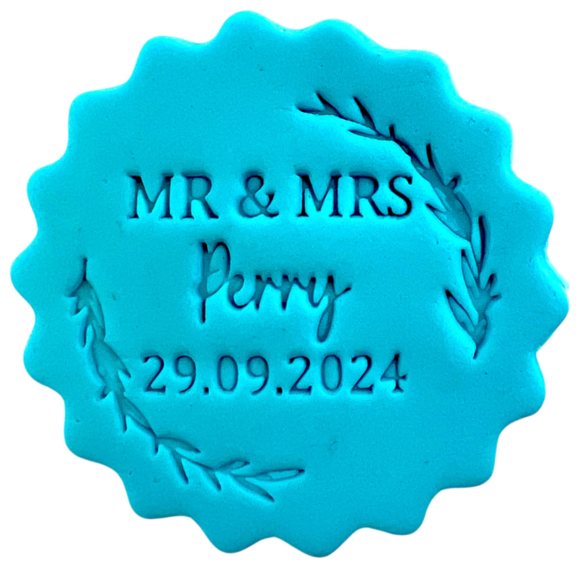Personalised Cookie Stamp with Free Scallop Cutter, Mr and Mrs Wedding, 5cm Acrylic Biscuit Embosser, Food-Safe Plastic Baking Tool, Fits M&S All Butter Biscuits (Design 4)