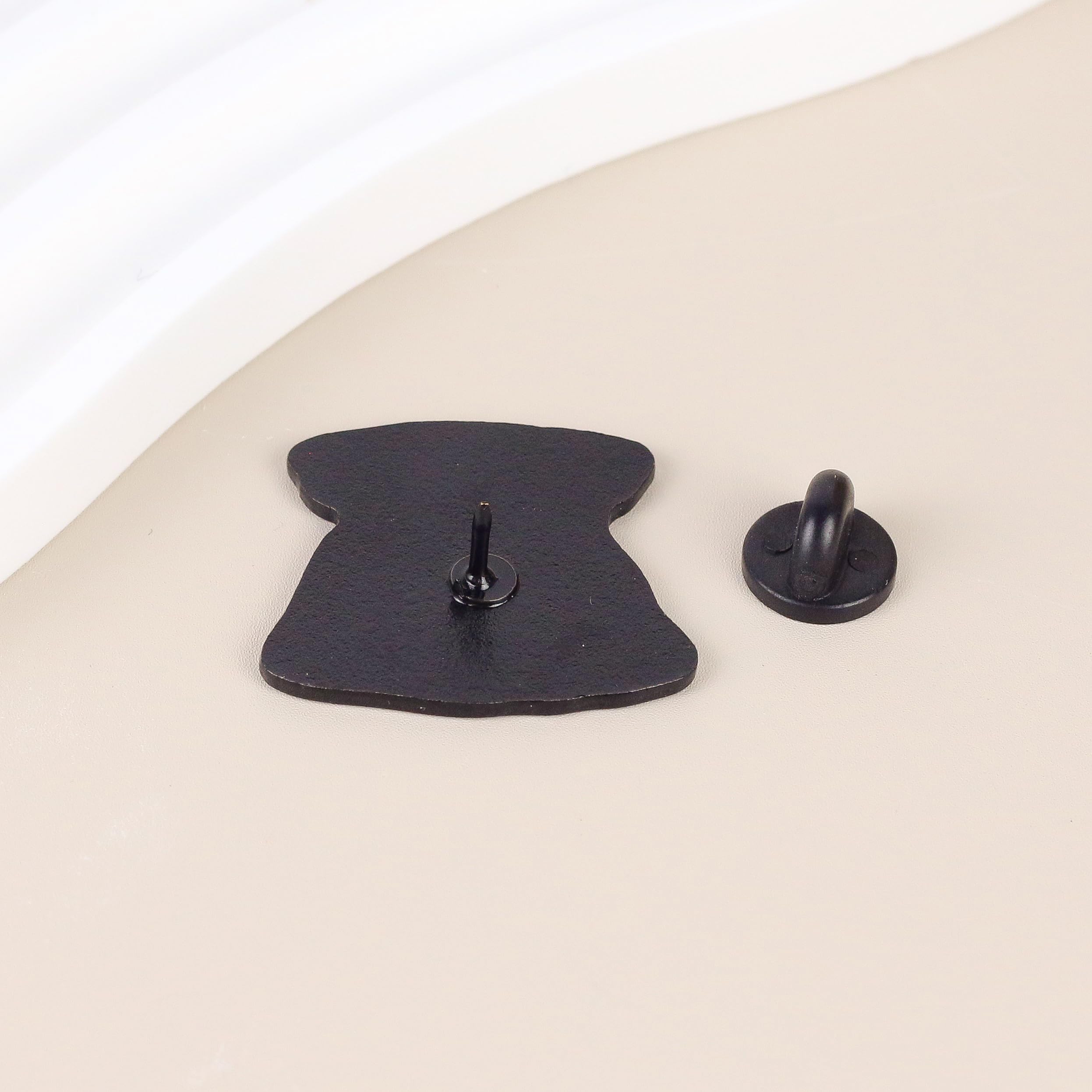 Thick Thighs And Smut Vibes Enamel Pin, Sassy Smut Reader Brooch, Sarcastic Reading Smutty Book Badge, Funny Spicy Book Club Fan Gift, Sarcasm Dark Romance Bookish Lapel Badges, Reading Dirty Decorative Pin Jewelry Accessories