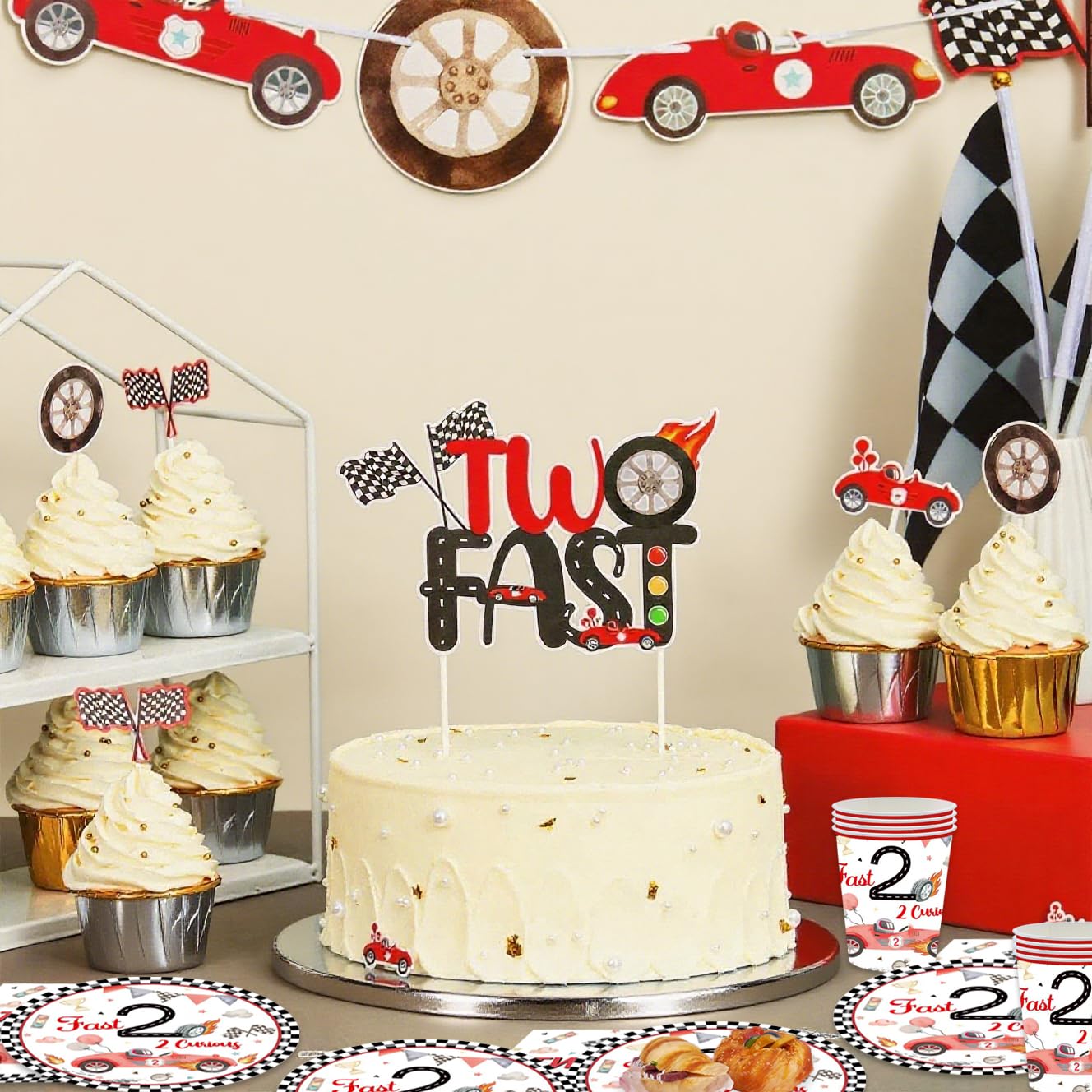 Doyomtoy Lot de 61 assiettes de course pour anniversaire voiture, décorations et tasses, serviettes de table pour enfants, fournitures de fête à thème de voiture