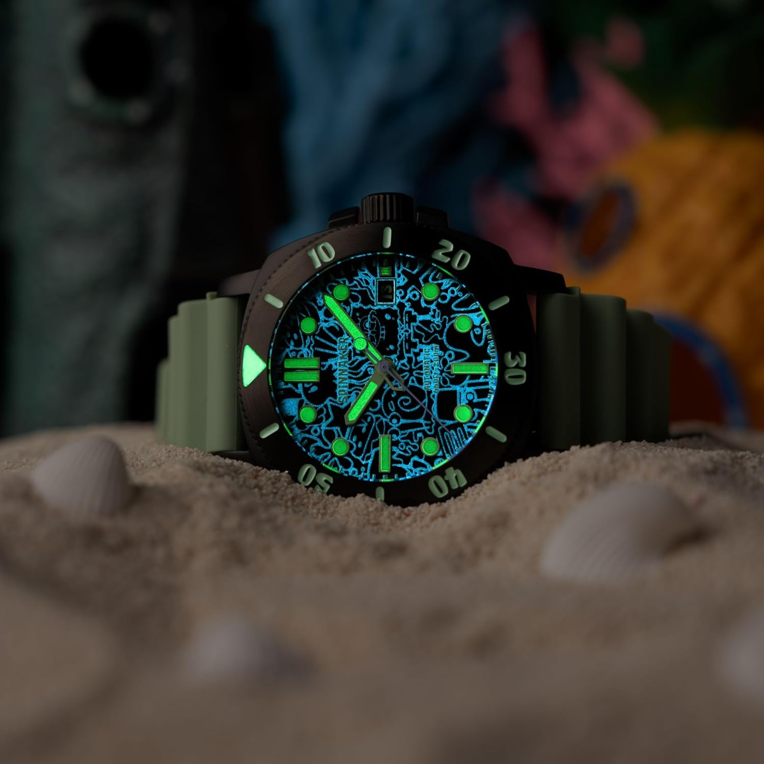 Spinnaker Hull Diver watch dial glowing in the dark