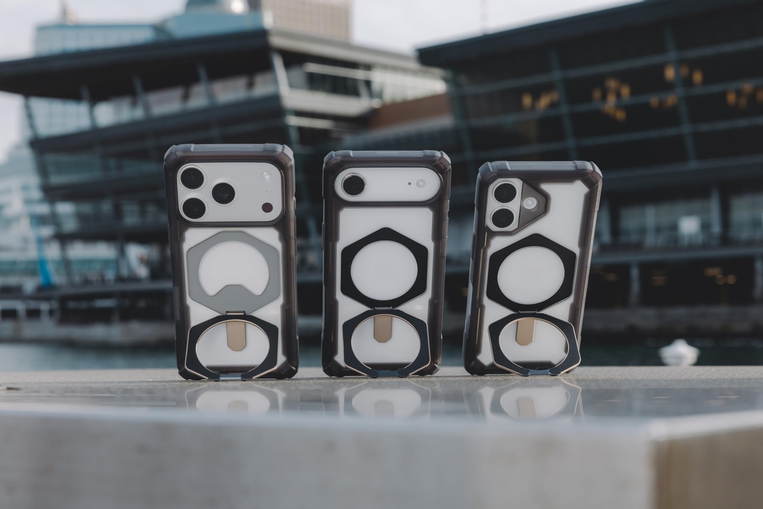 Urban Armor Gear Plasma XTE Custodia iPhone 17 | Perfetta aderenza | Resistenza alle cadute di 6 m | Modulo magnetico con supporto | Bordo rialzato