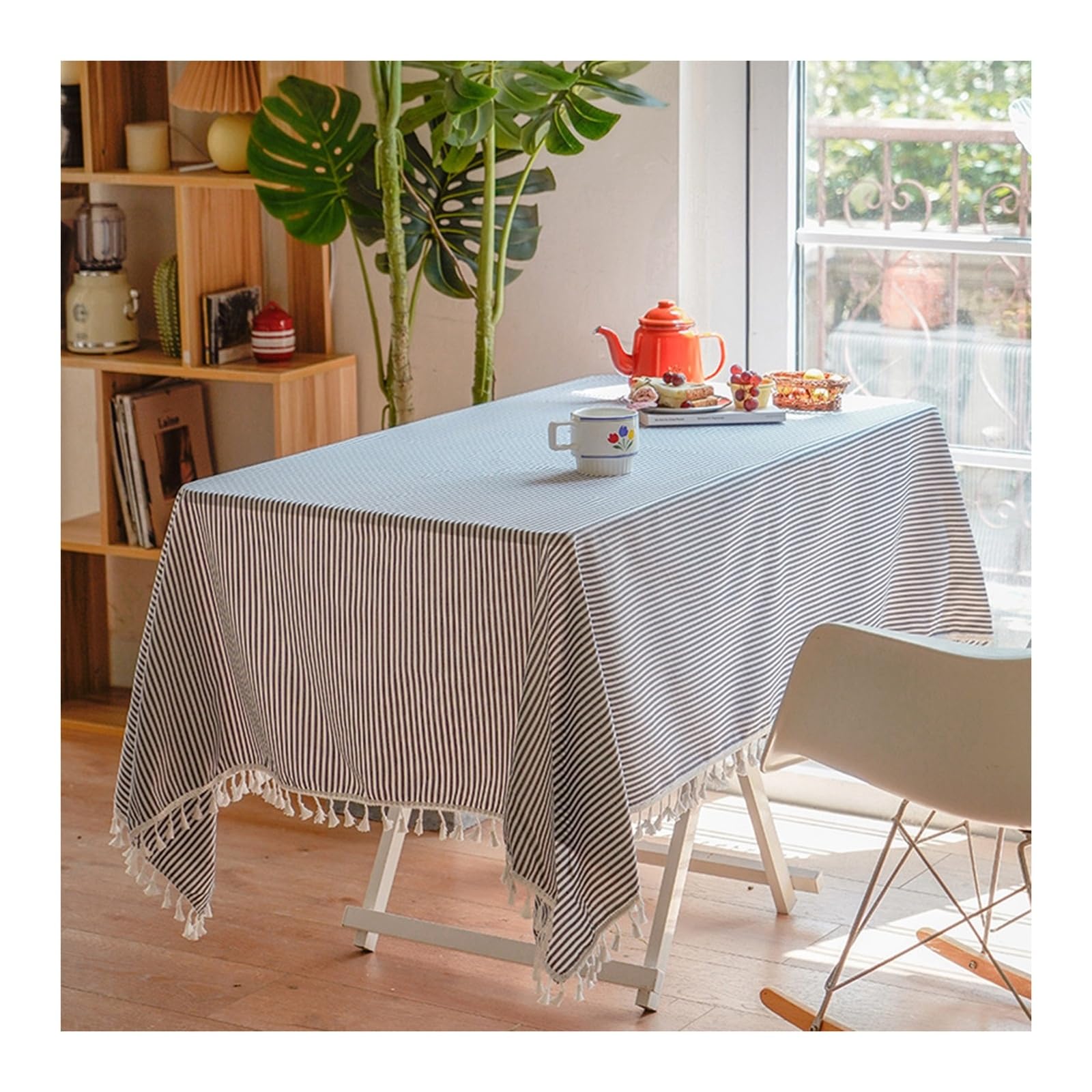 Franges bleu marine et rayures pour cette nappe lin 140x140 KnSam