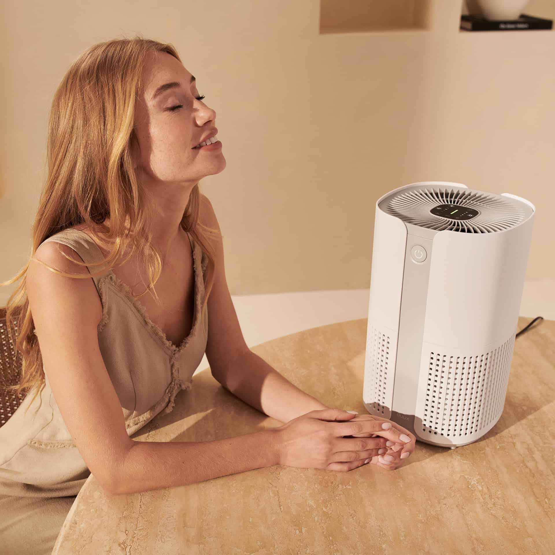 Duux Bright 2 Smart Air Purifier oczyszczacz powietrza dla alergików z 210 CADR, wskaźnik jakości powietrza i jonizator – czyści do 99,97% zanieczyszczeń do 42 m² – kolor biały