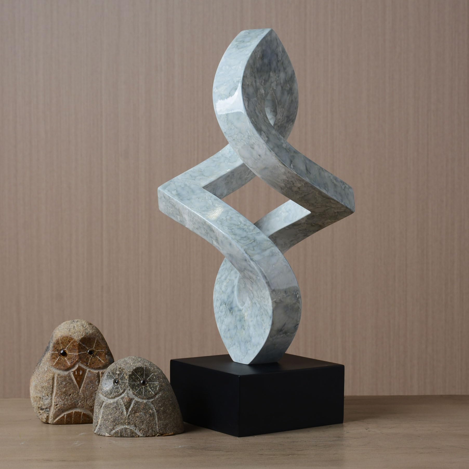 Moderne Kunst Skulptur Abstrakte Deko Figur Statue Wohn Geschenk Arts für Schlafzimmer Regal Esszimmer Polyresin 37cm