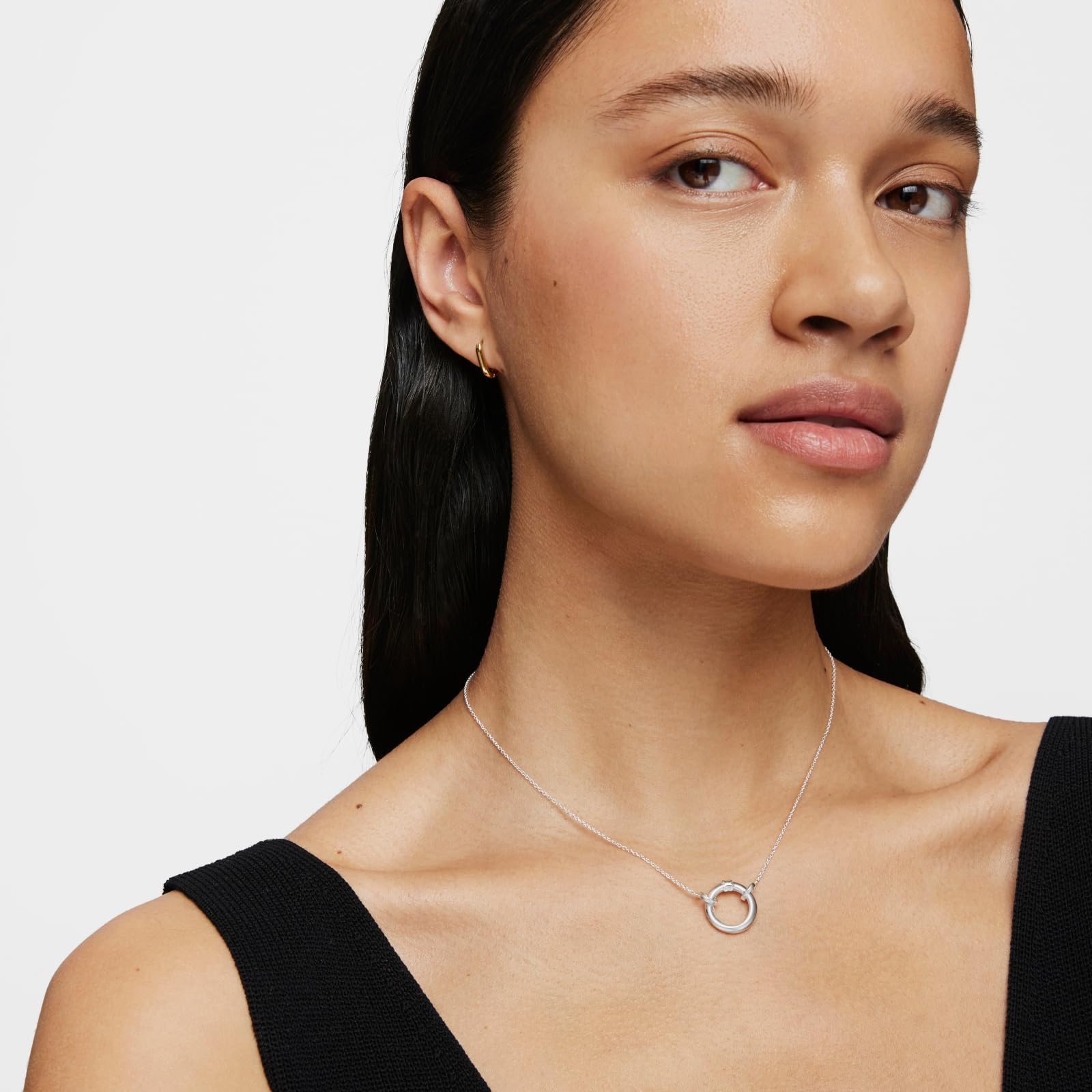 TOUS Collar de Plata de Primera Ley para Mujer con Anilla, Sencillo y Personalizable con los Accesorios, Colección Hold