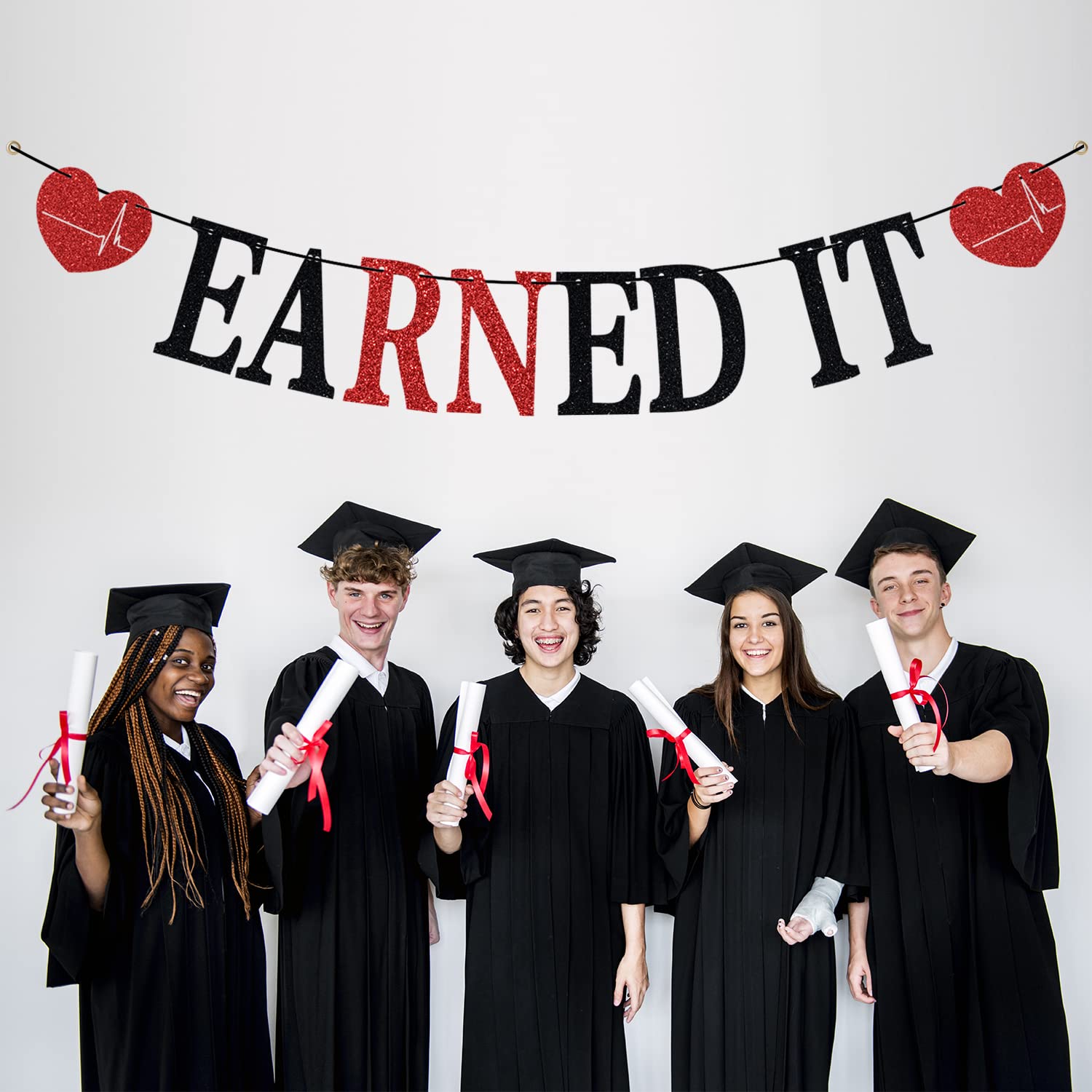 „EARNED IT“ Banner In Schwarz-Rot – Glitzer-Girlande Für Abschlussfeiern | 2,2 M Lang | Perfekt Für RN / Medizin-Absolventen