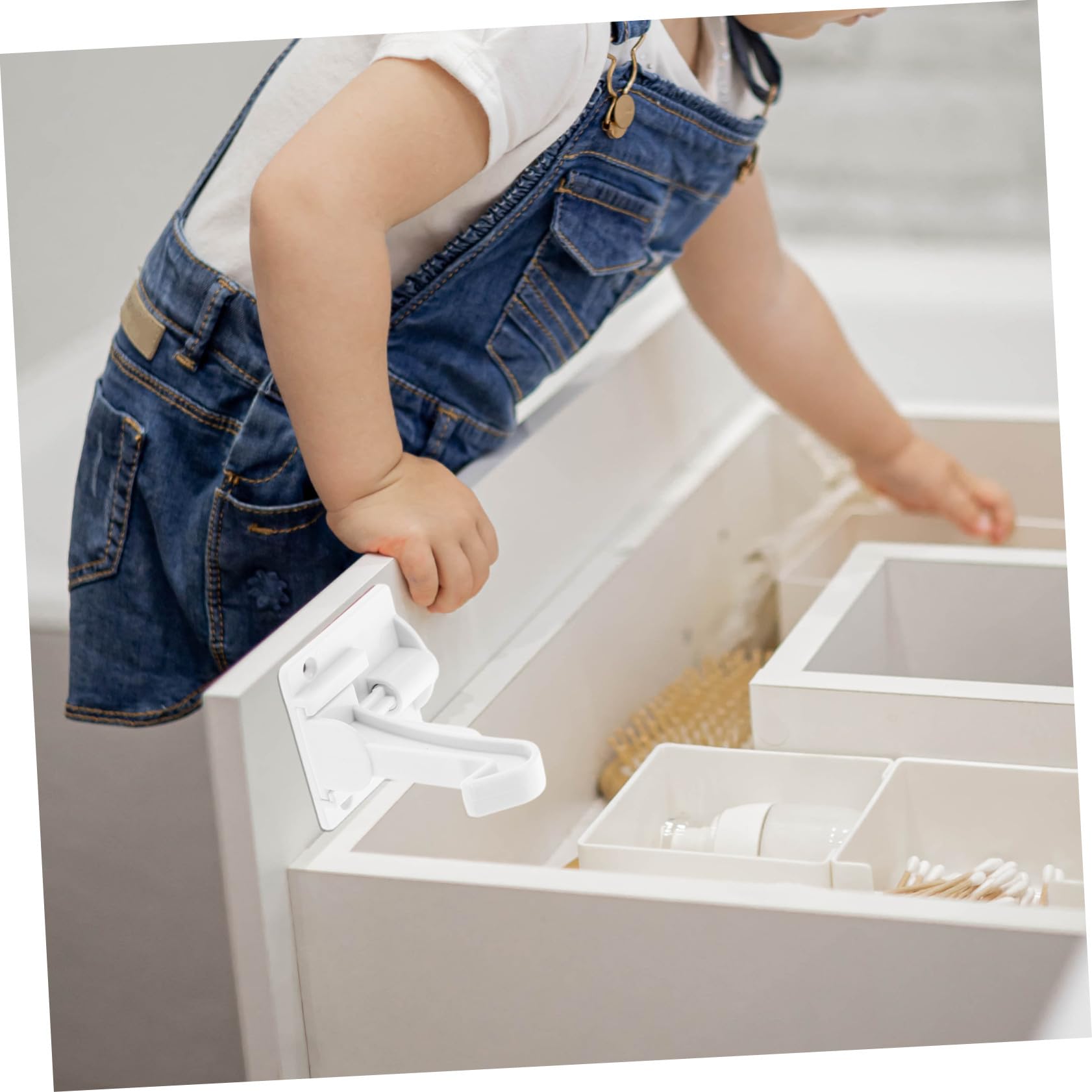 LIFKOME 12 pièces Sécurité Garçon Fille Invisibles pour Tiroirs et Armoires Loquets Sans Perçage Faciles à Installer Protection Garçon Fille Antichoc pour Meubles