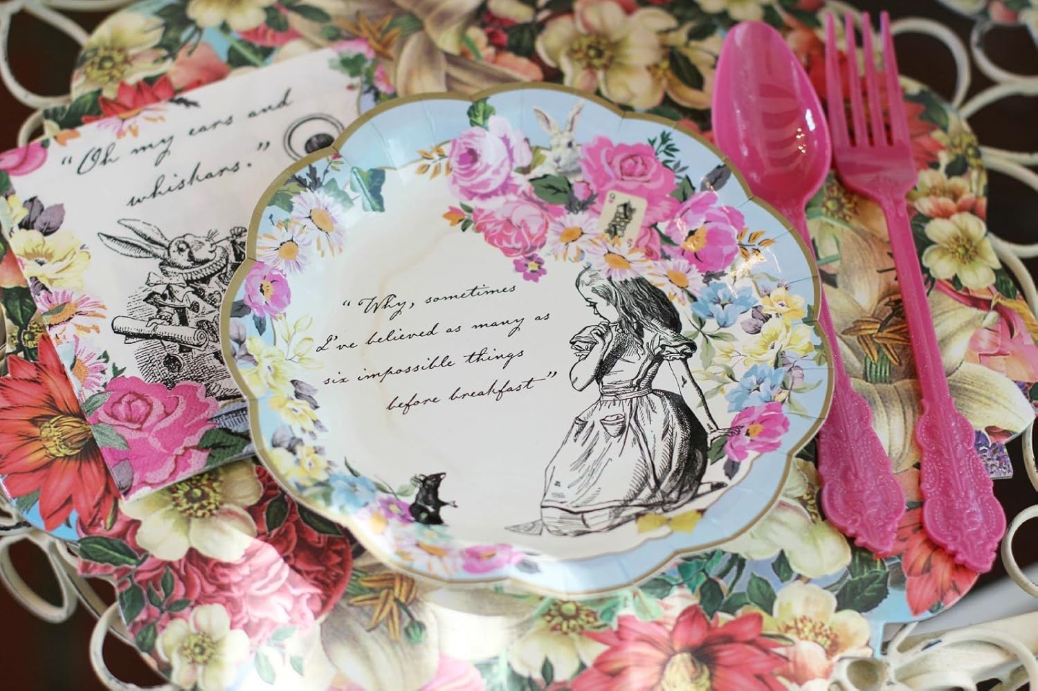 Talking Tables Opakowanie 12 sztuk (17 cm) Jednorazowe papierowe talerze z motywem Alicji w Krainie Czarów Mad Hatter artykuły do herbaty | przyjęcie urodzinowe baby shower dekoracje uroczystość