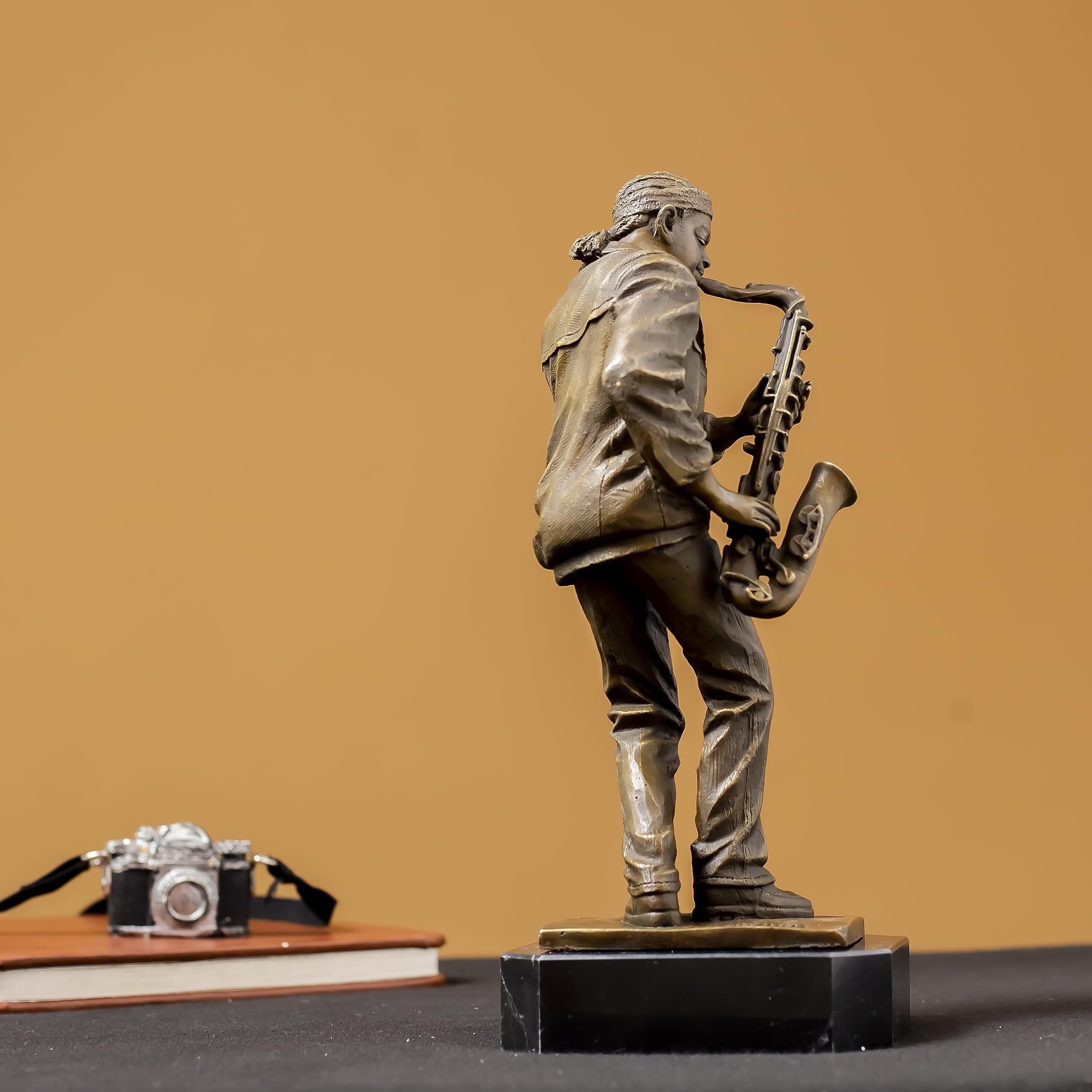 Scultura sassofonista della band jazz, statua di sassofonista da 29 cm su base in marmo nero, decorazione casual per la casa per amanti della musica e collezionisti