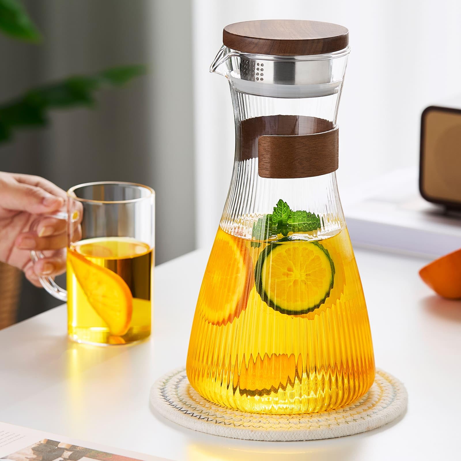 MESNEY Jarra Agua Cristal con Tapa, 1500ml Jarra de Agua Cristal de Borosilicato, Resistente al Calor, con Filtro de Acero Inoxidable, Apta para Nevera y Estufa