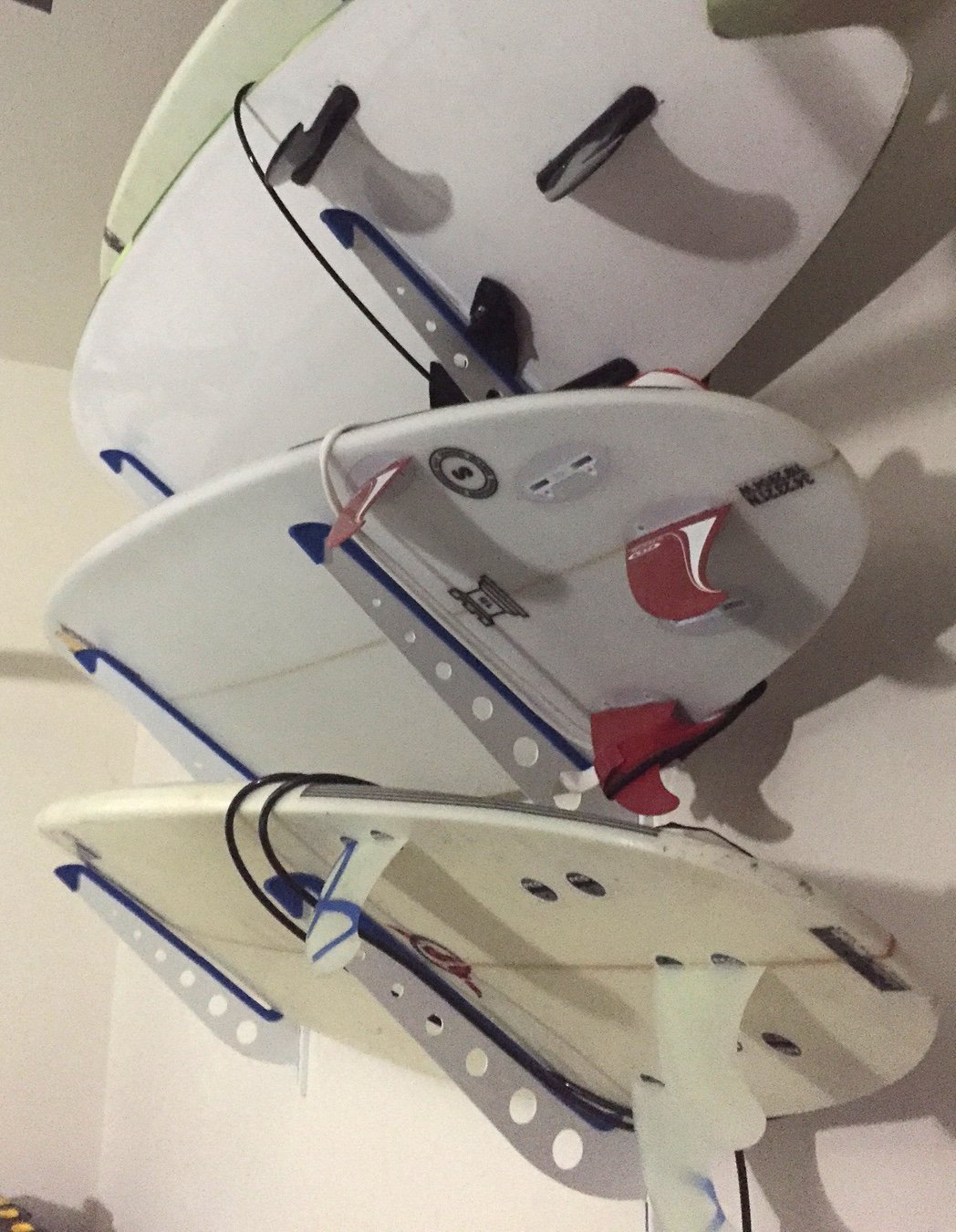 StoreYourBoard Support de rangement de planche de surf en métal, support mural mural réglable pour 4 surfaces