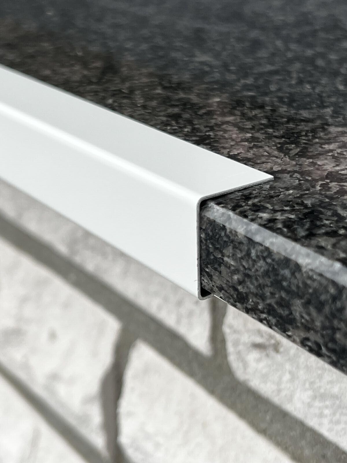 Alu U-Profil RAL9016 Verkehrsweiß 1,0mm Aluminium Kantenschutz Winkelprofil Abdeckung Weiß, Größe: 2000 mm, Form des Artikels: 20x40x20 mm