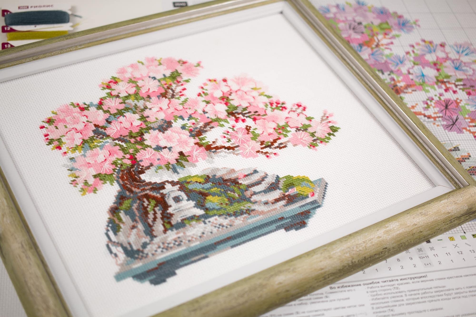 RIOLIS - Bonsai in fiore 2042, Punto croce 30x24, Punto croce kit da ricamare, Disegni da ricamare, Embroidery kit, Kit ricamo punto croce