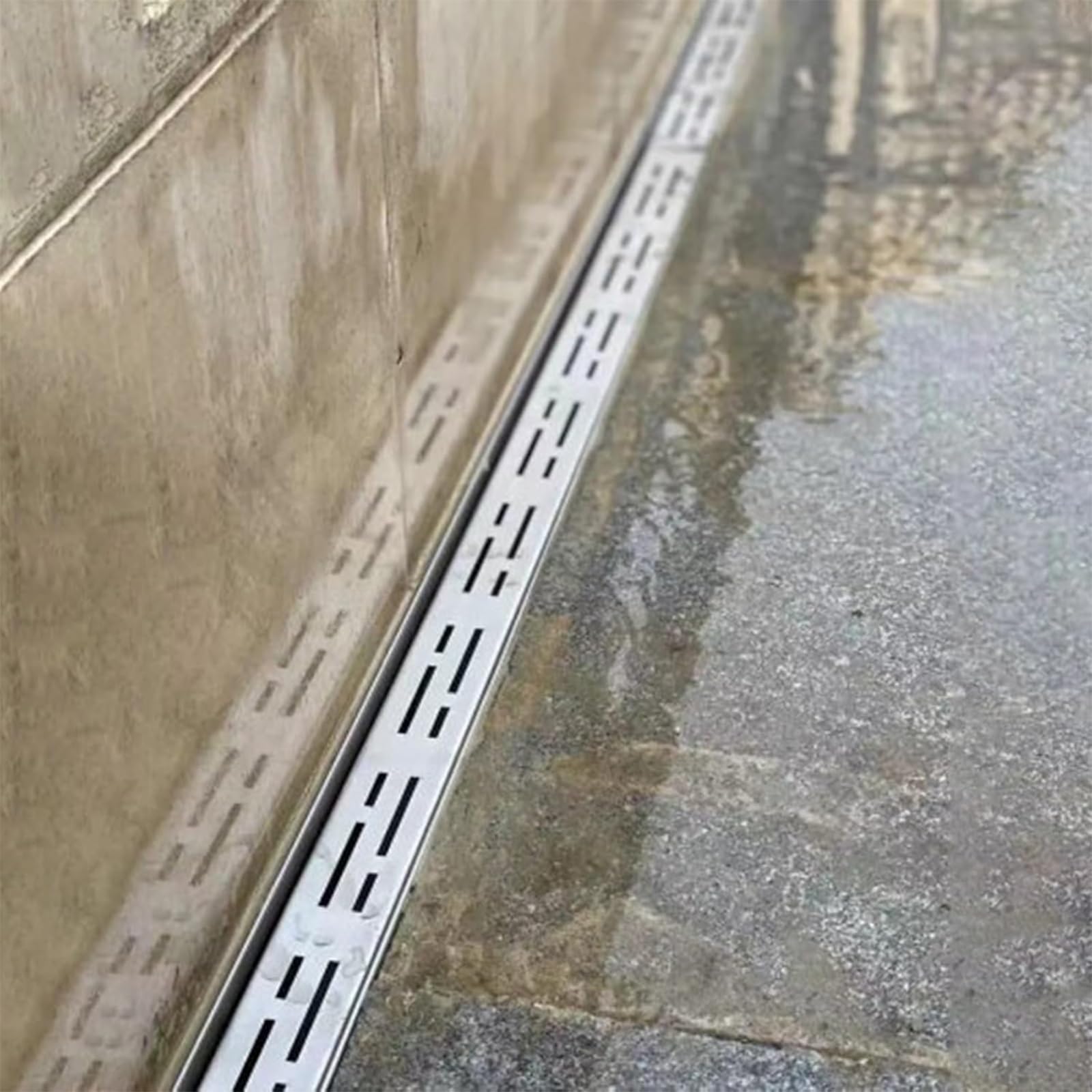 Grille de caniveau anti-rouille pour éviter l'accumulation d'eau extérieure